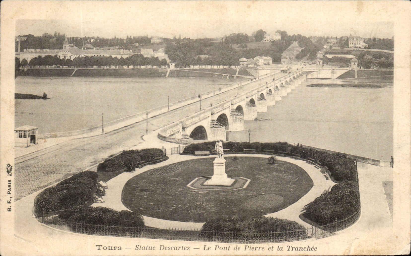 CPA Tours Statue Descartes Le Pont de Pierre et la Tranche