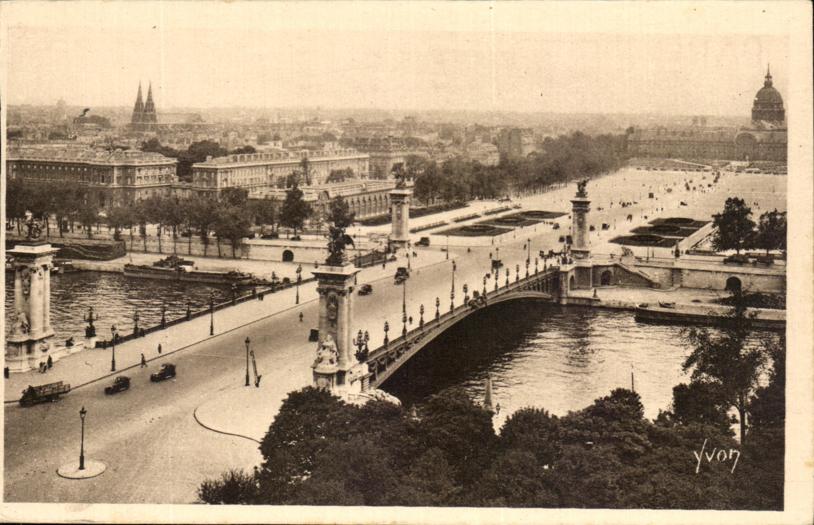 CPA Paris En Flanant Le Pont alexandre III Et l'Esplanade Des Invalides Alexandre Bridge