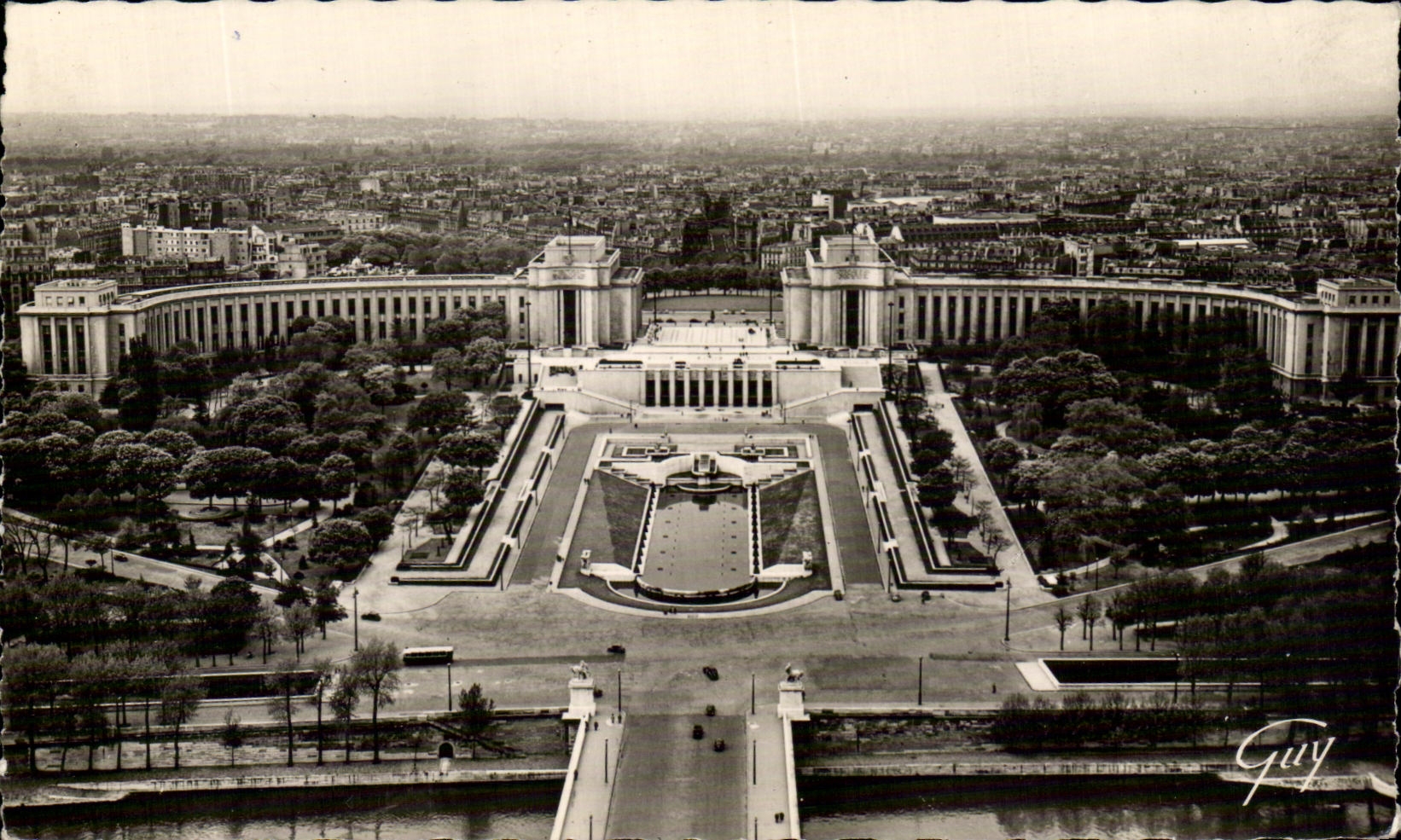 CPA Paris And Its Wonders View Of the Palate De Reproduction right Chaillot