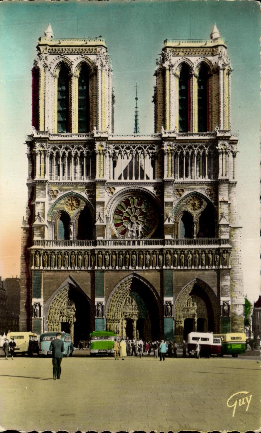 CPA Paris y su ataque frontal de las maravillas de la catedral de Notre Dame