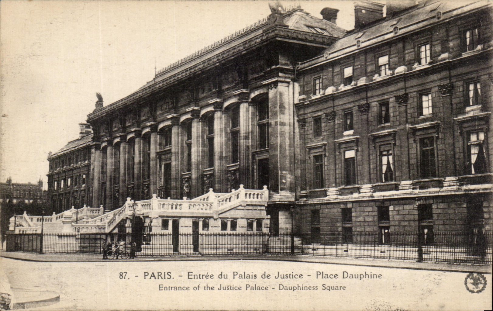 CPA Paris Entree Du Palais De Justice Place Dauphine 