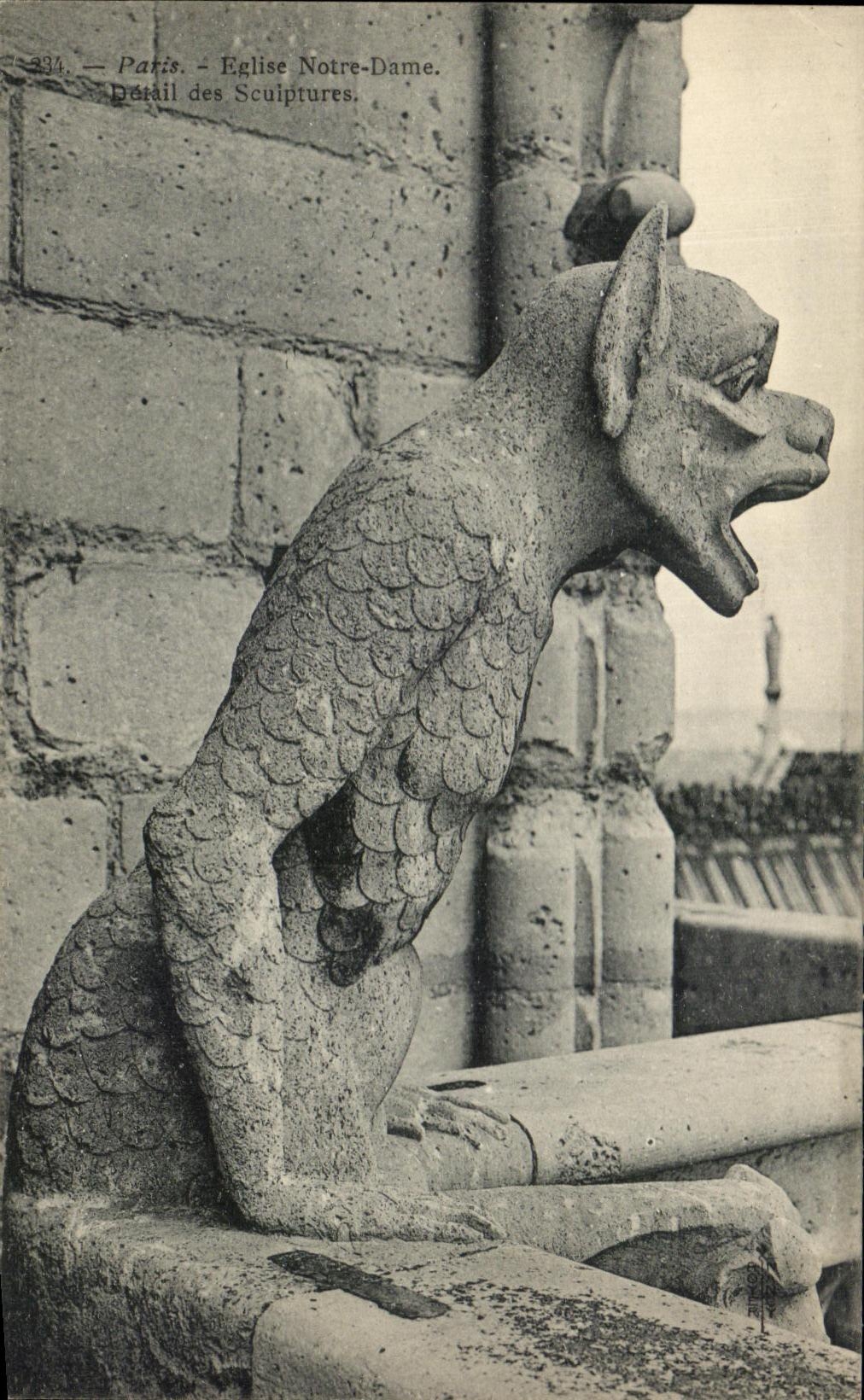 CPA Paris Church Notre Dame Detil del diablo de la caneria del humo de las esculturas