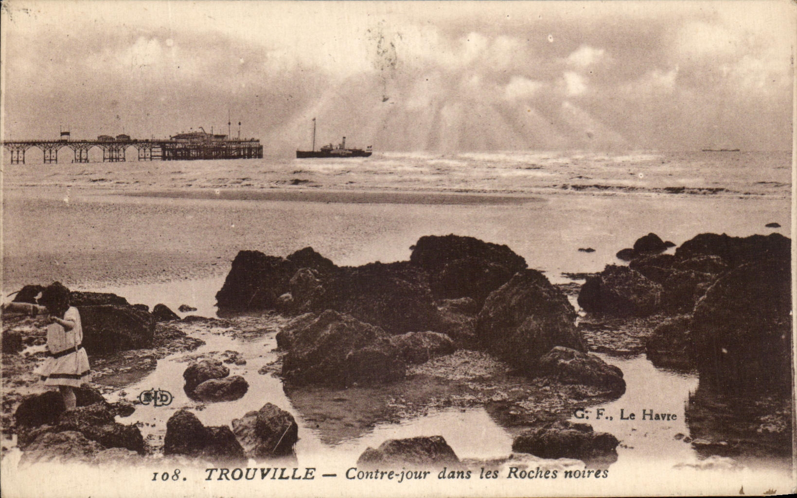 CPA Trouville Against day in the black Rocks Boat