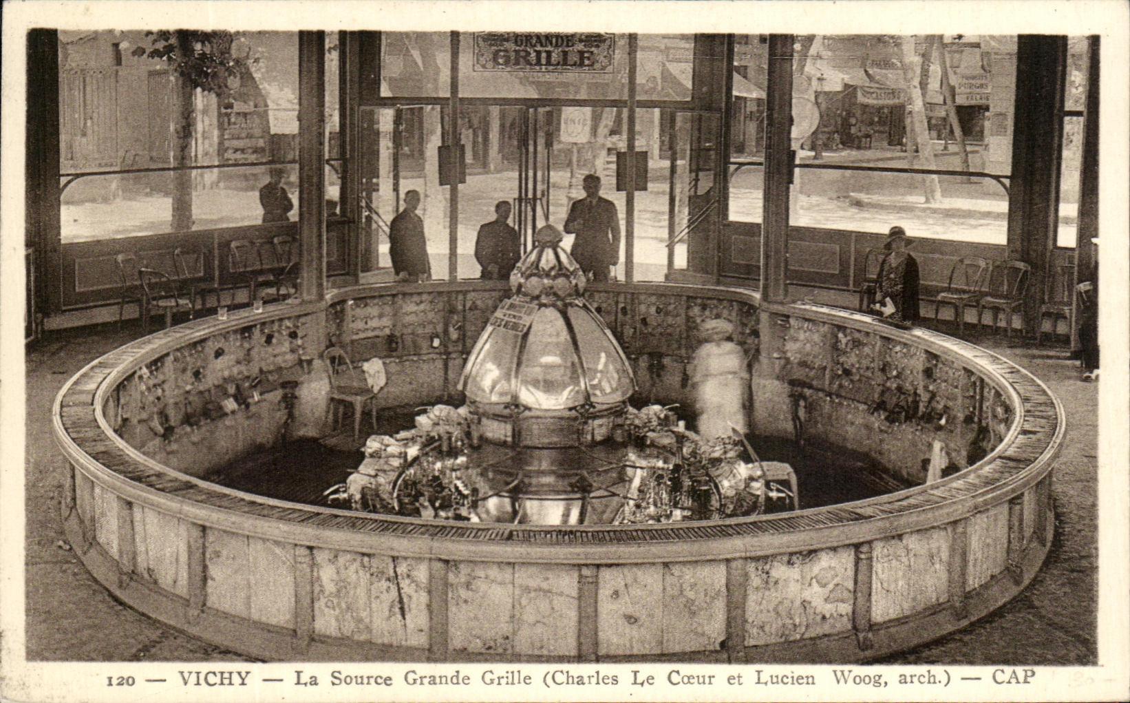 CPA Vichy La Source Grande Grille Charles le Coeur et Lucien Woog