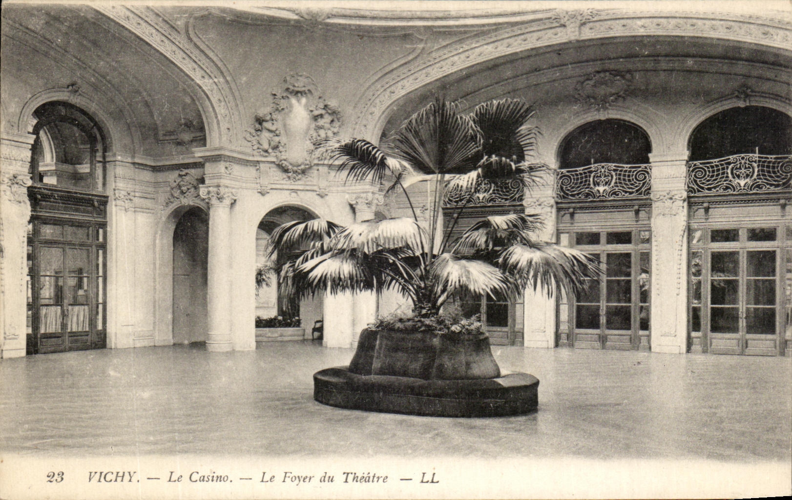 CPA Vichy Le Casino Le Foyer du Theatre
