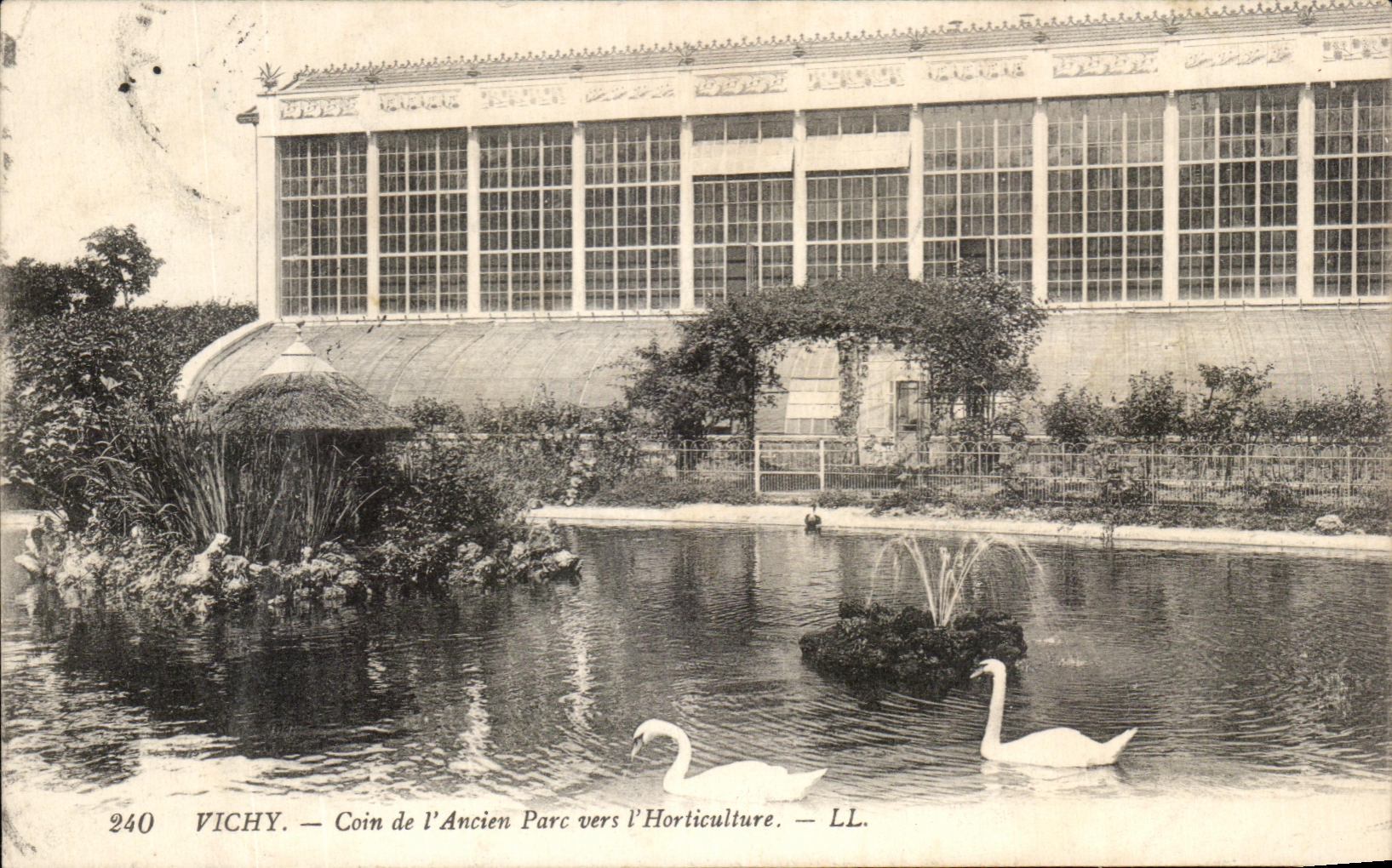 CPA Vichy Coin de I'Ancien Parc vers I'Horticulture Cygnes