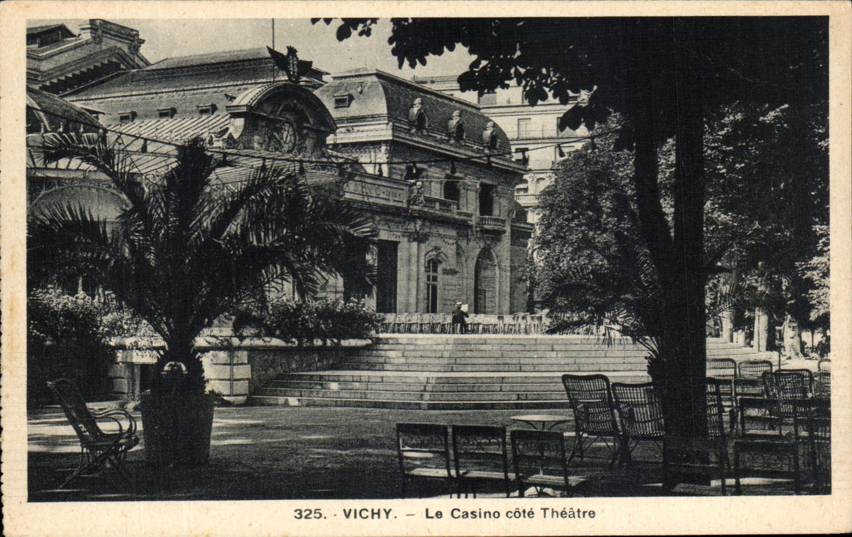 CPA Vichy Le Casino Cote Theatre