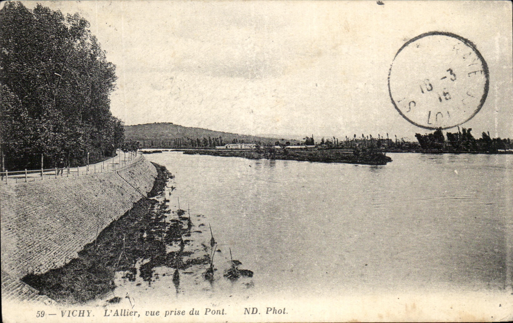 CPA Vichy L'Allier vue prise du Pont