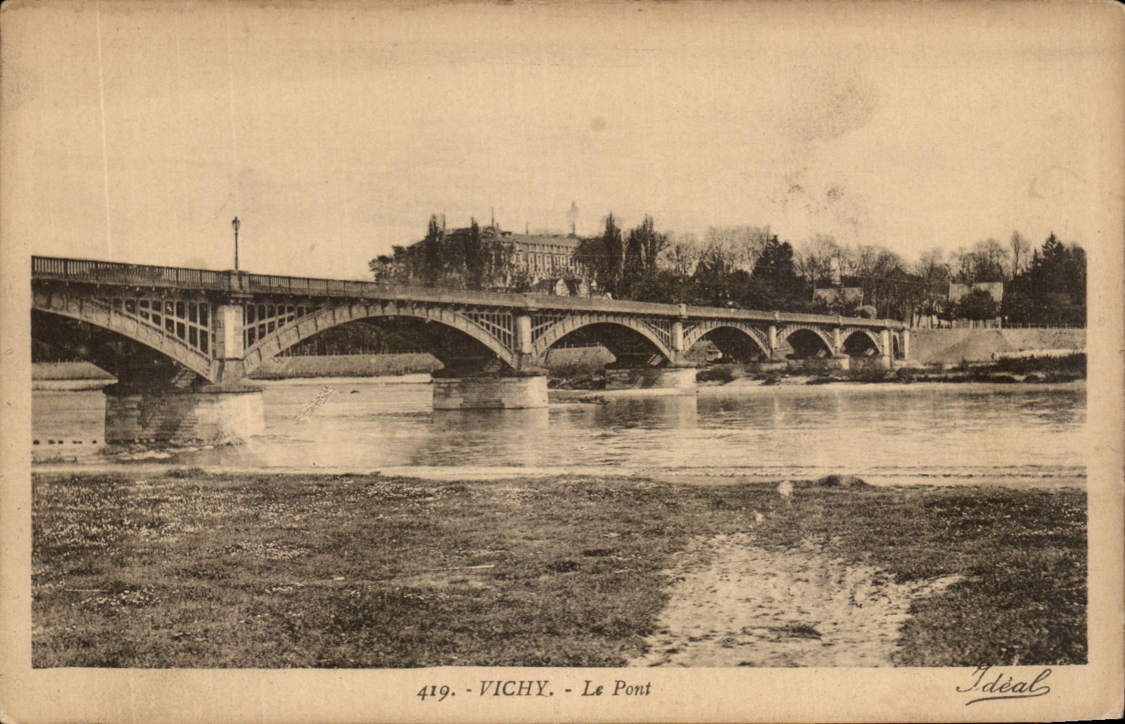 CPA Vichy Le Pont Visitex la Grande Expositon Aux Galeries De L'Elysee