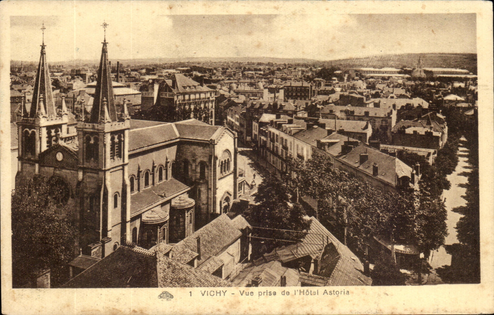 CPA Vichy Vue prise de l'Hotel Astoria