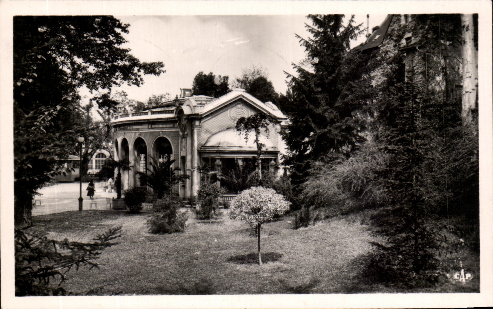 CPA Vichy pavilon des Celestins et Ruines de Chateau