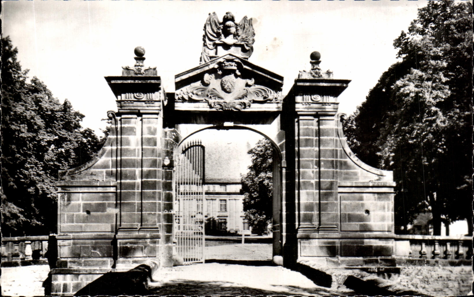 CPA Vichy et Chatel Guyon Chateau D'Efflat 