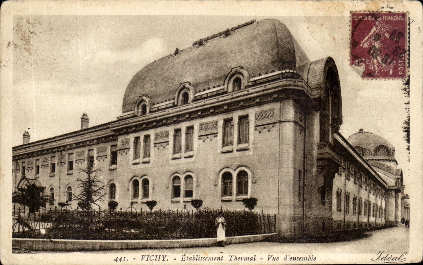 CPA Vichy Etablissement Thermal Vue d'Ensemble