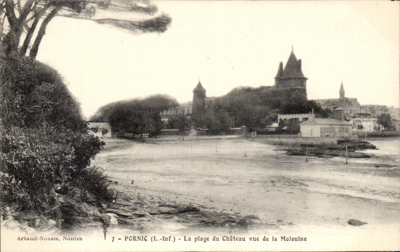 CPA Pornic Le Plage du Chateau vue de la Malouine