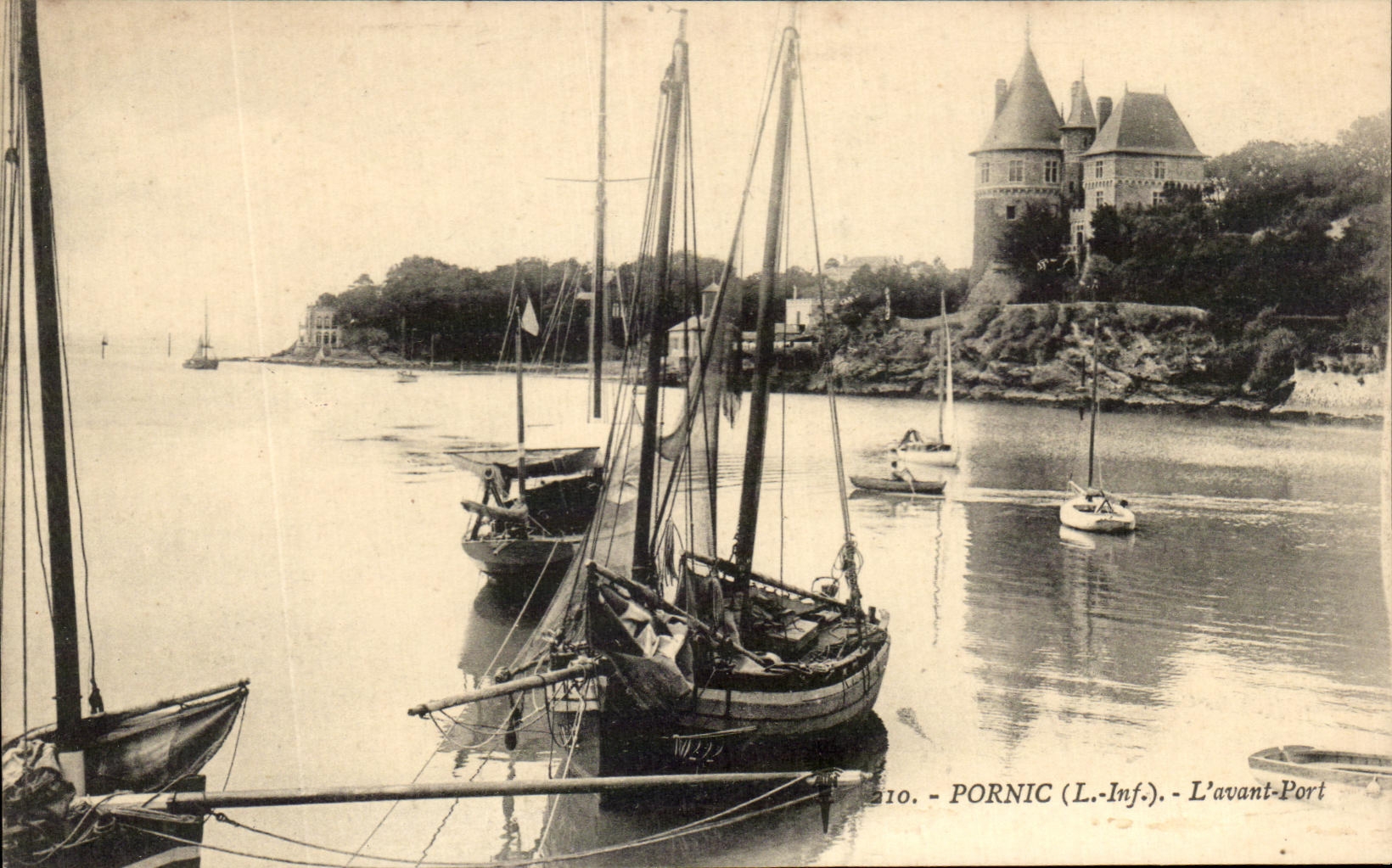 CPA Pornic L'avant Port Bateaux
