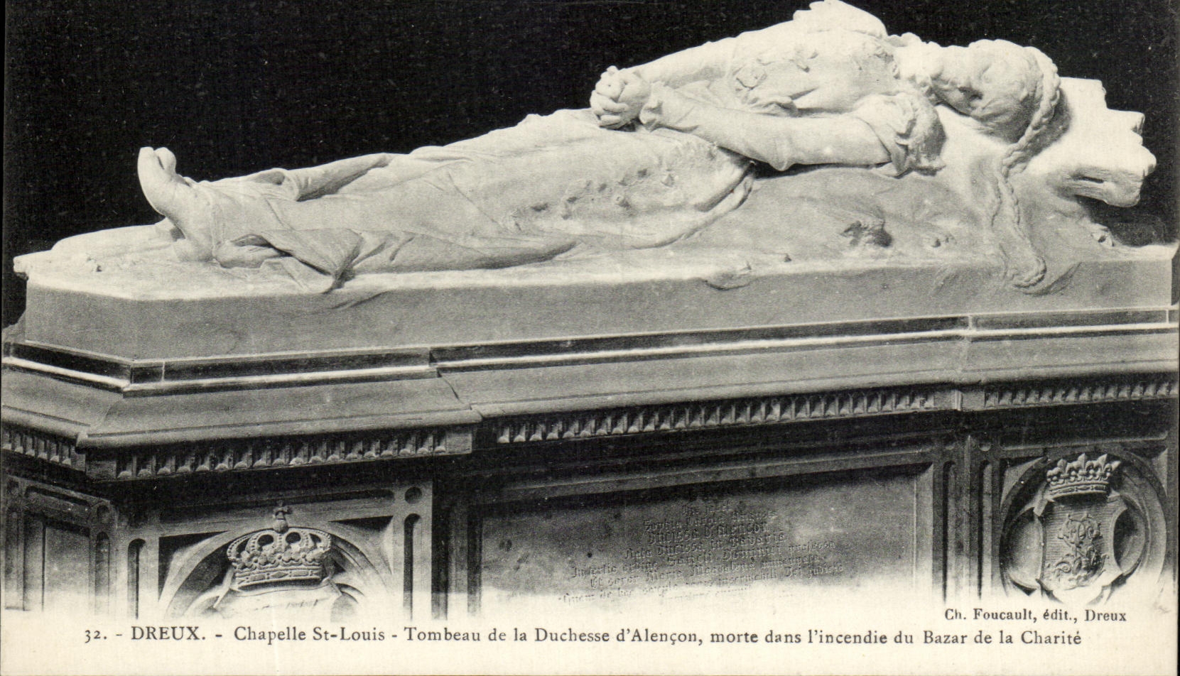 CPA Dreux Chapelle St Louis Tombeau De La Duchesse d'Alencon Morte Dans l'Incendie Du Bazar De La Charite