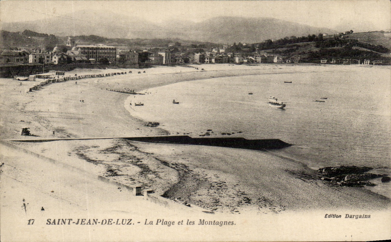 CPA Saint Jean de Luz la Plage et les Montagnes