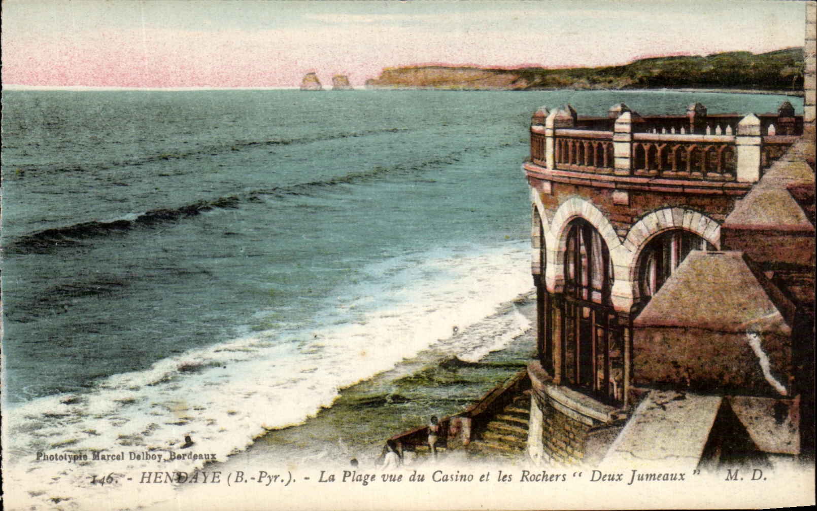 CPA Hendaye La Plage vue du Casino et les Rochers Deux Jumeaux