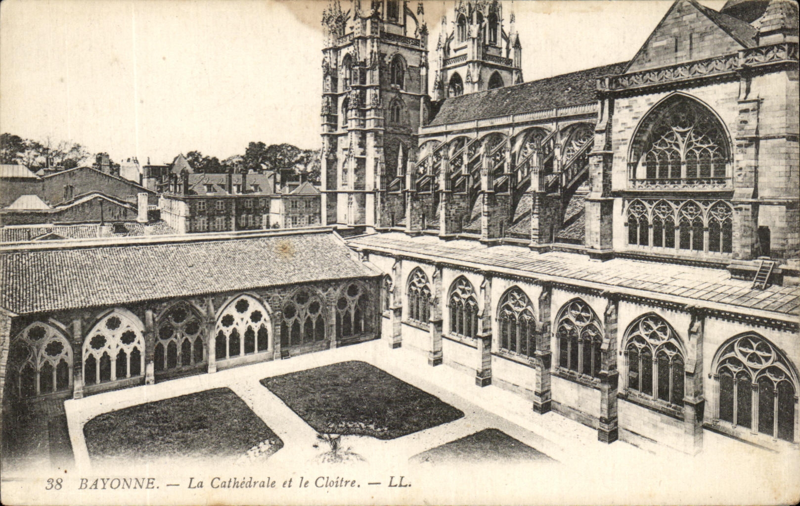 CPA Bayonne La cathedrale et le Cloitre