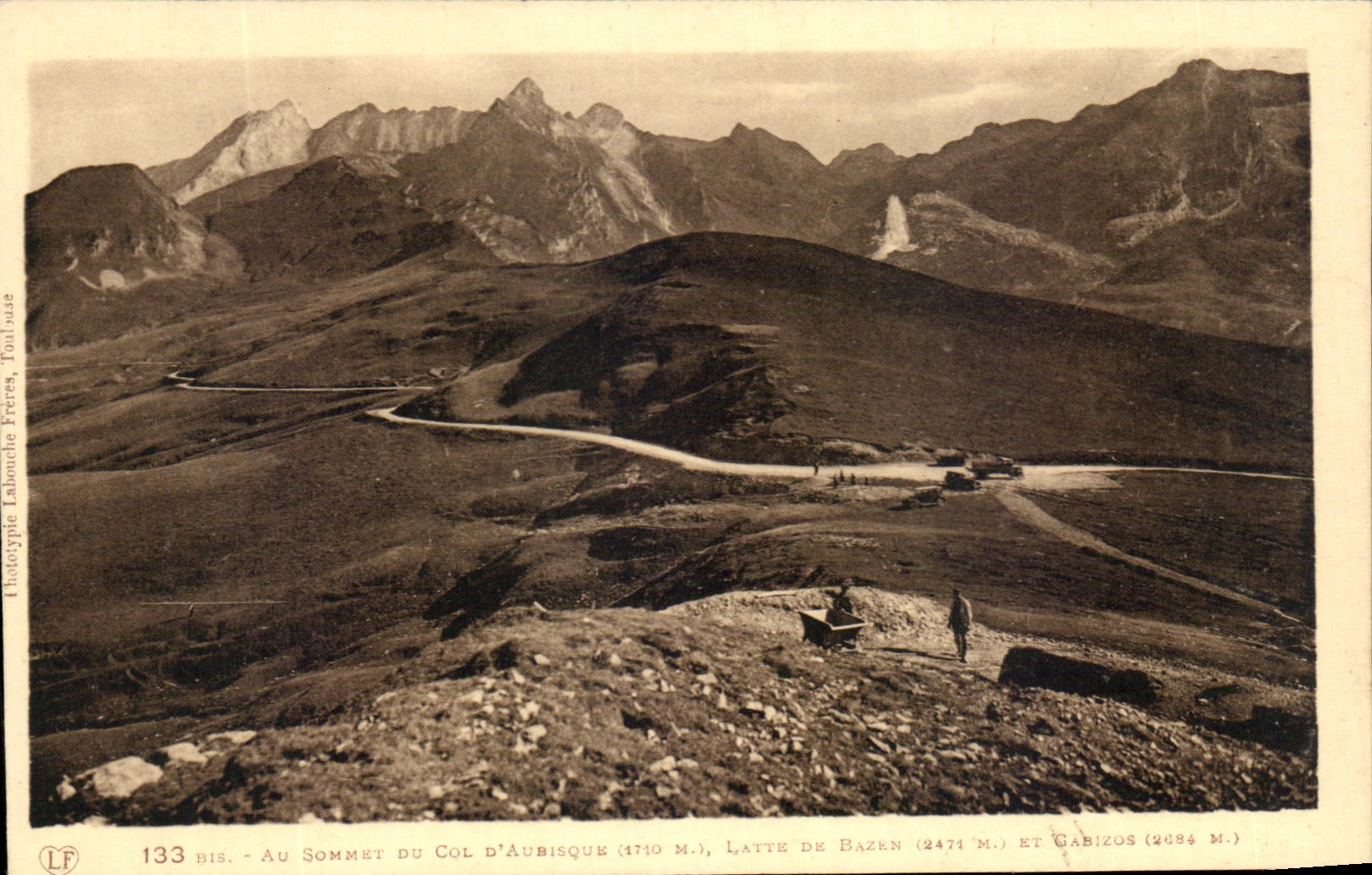 CPA At the Top Of the Collar D' Aubisque Latte De Bazen and Cabizos