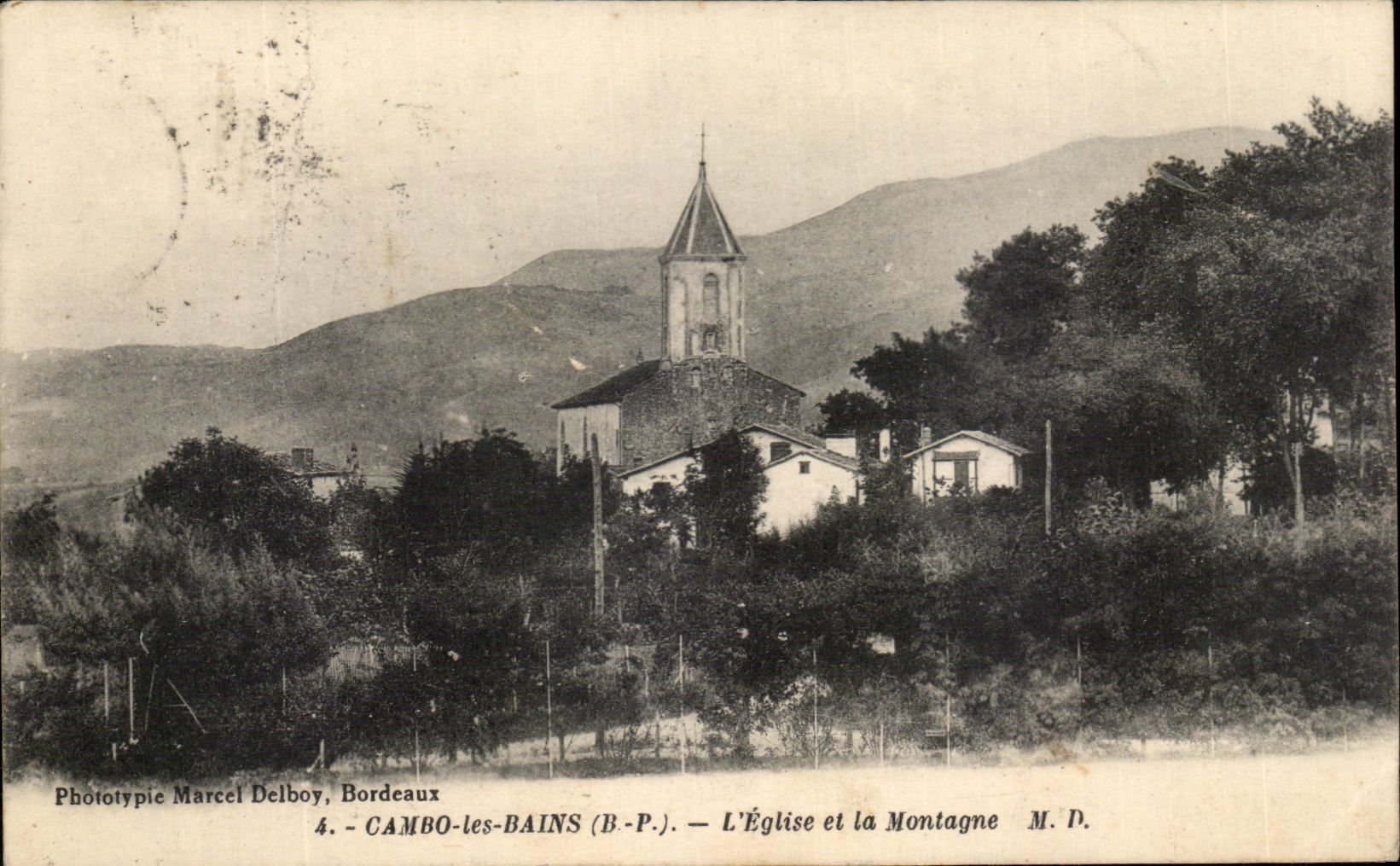 CPA Cambo les Bains the Church and the Mountain