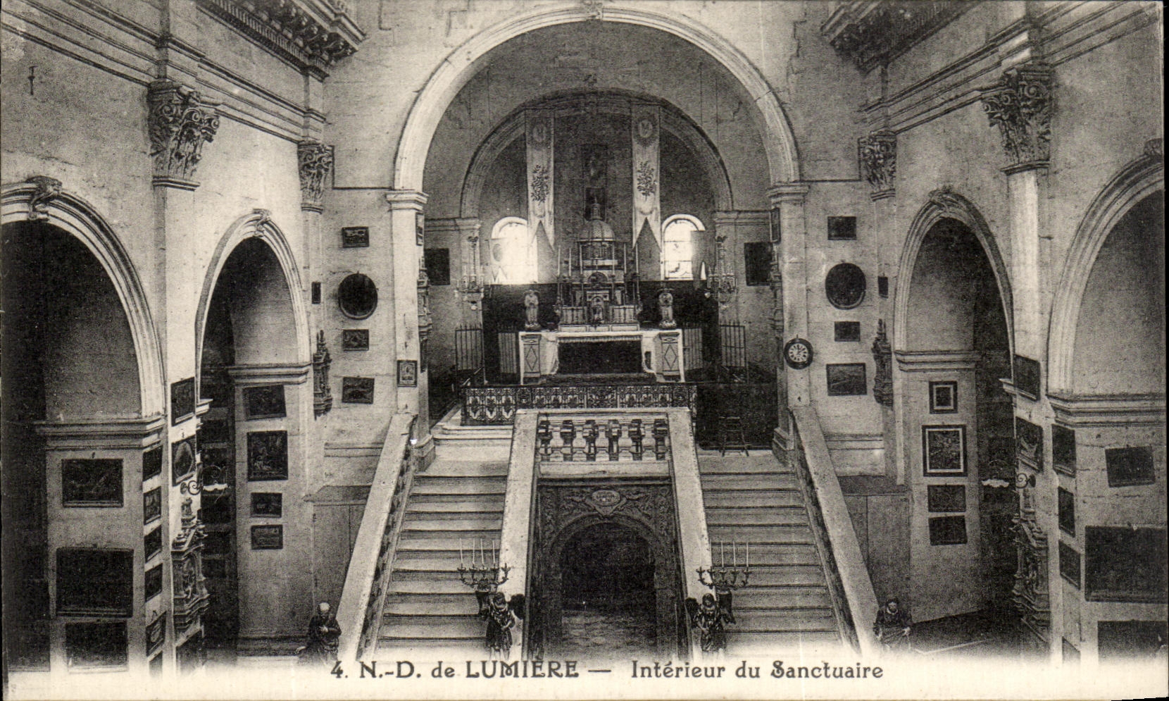 CPA ND de Lumiere Interieur du Sanctuaire