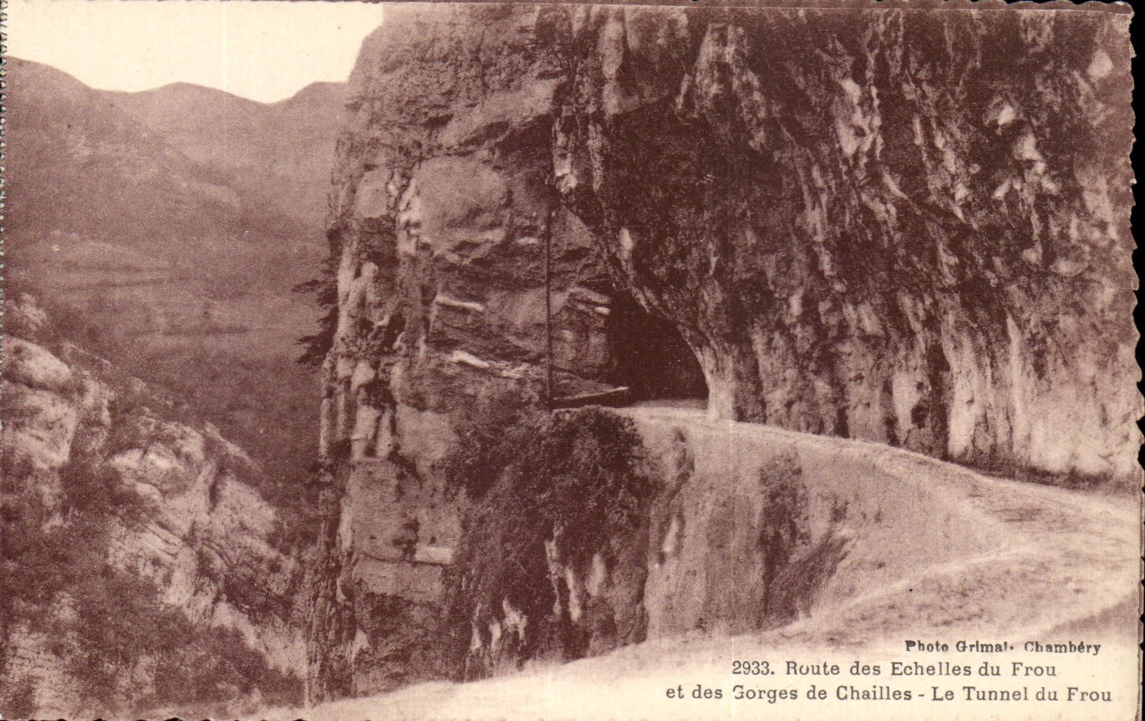 CPA Road of the Scales of Frou and the Road metal Falls the tunnel of Frou