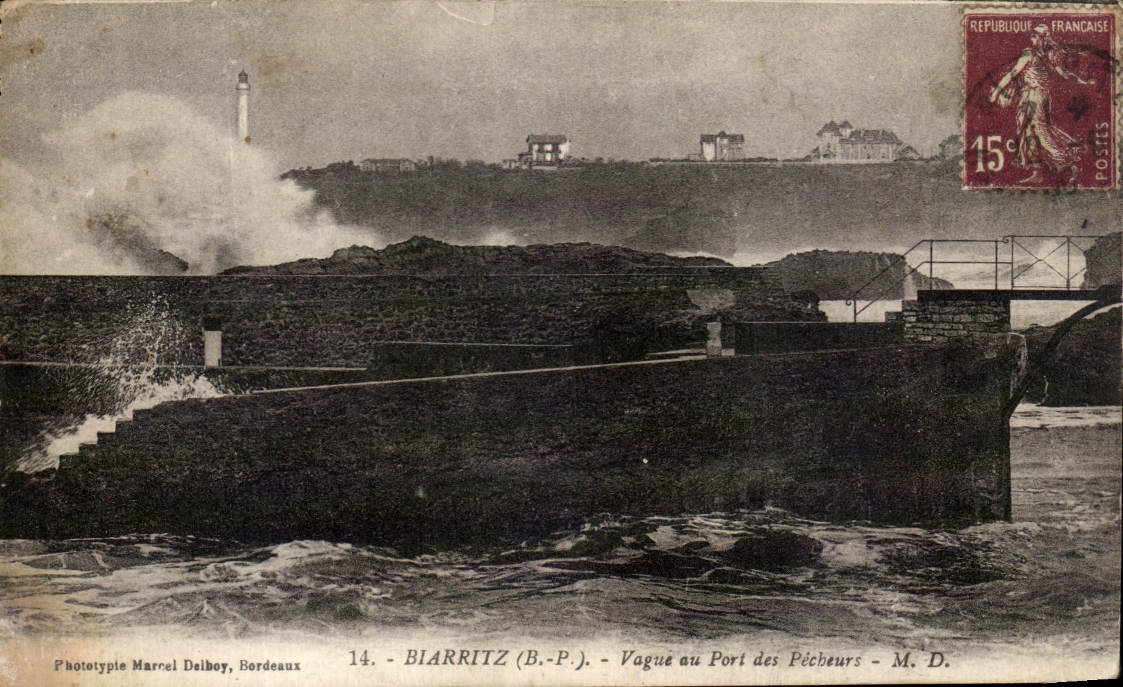 CPA Biarritz Vague au Port des Pecheurs