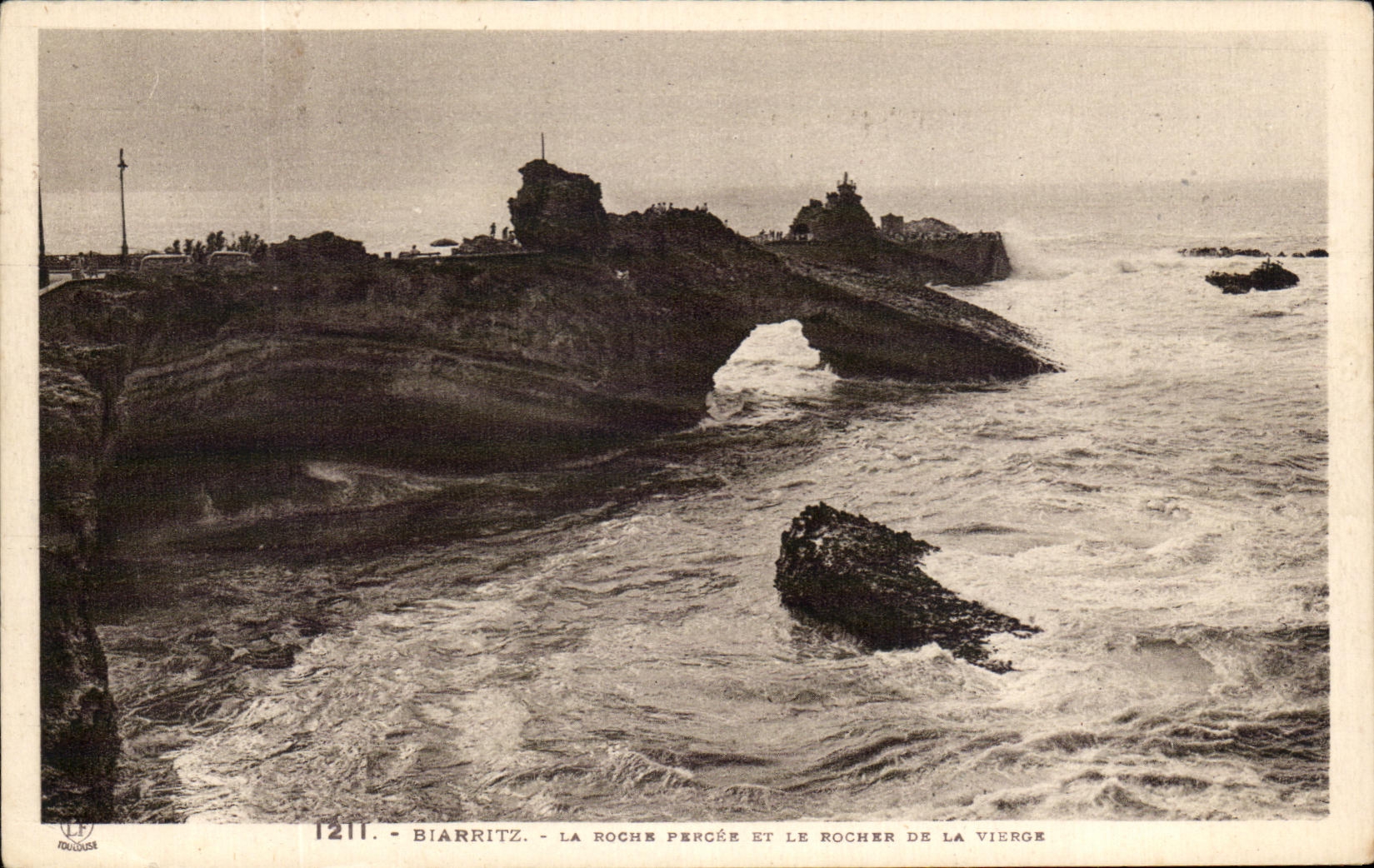 CPA Biarritz La Rocher Percee et le Rocher de la Vierge