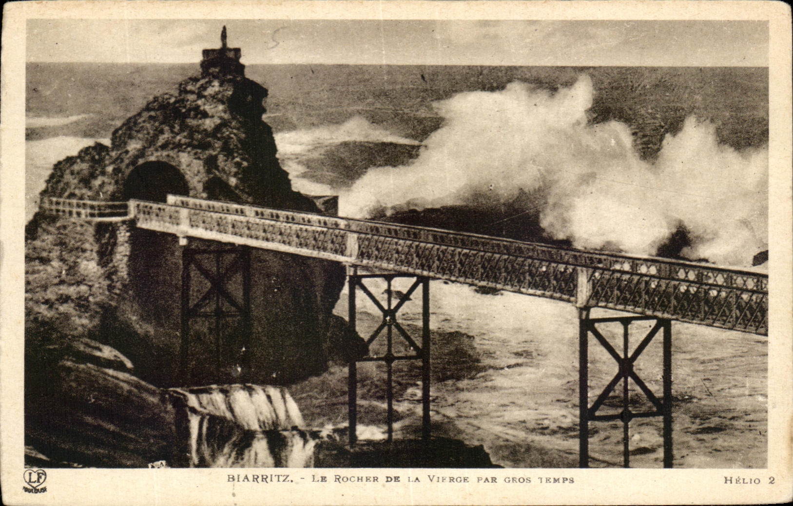 CPA Biarritz Le Rocher De la Vierge Par Gros Temps