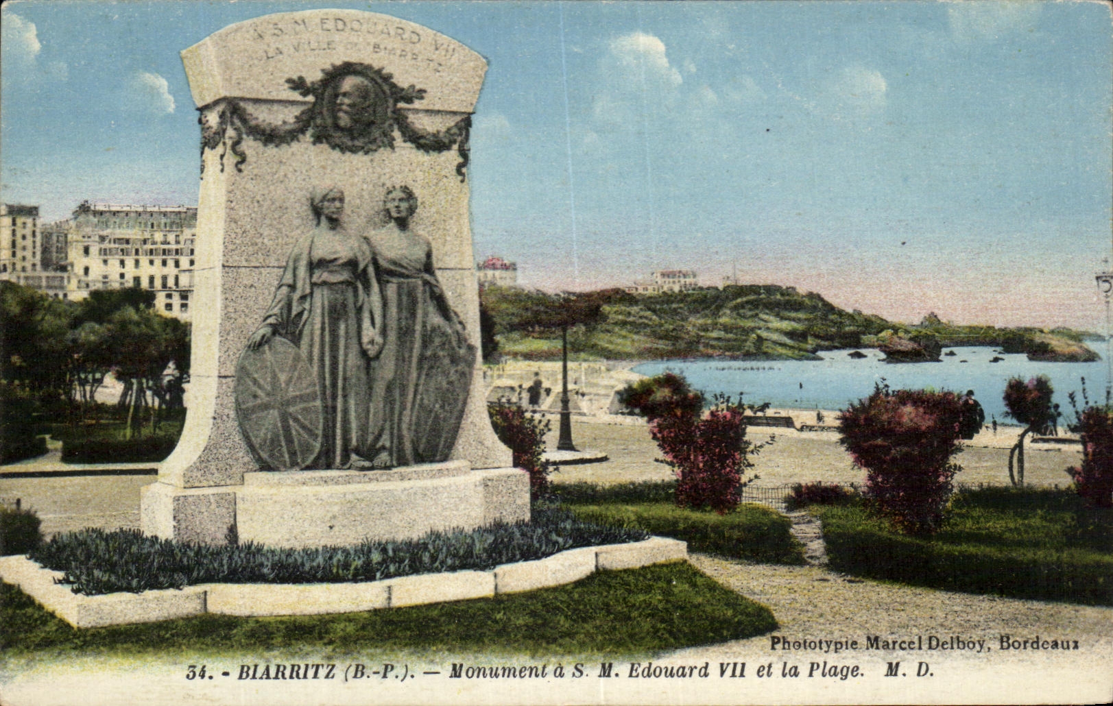 CPA Biarritz Monument a s M Edouard VII Et la Plage