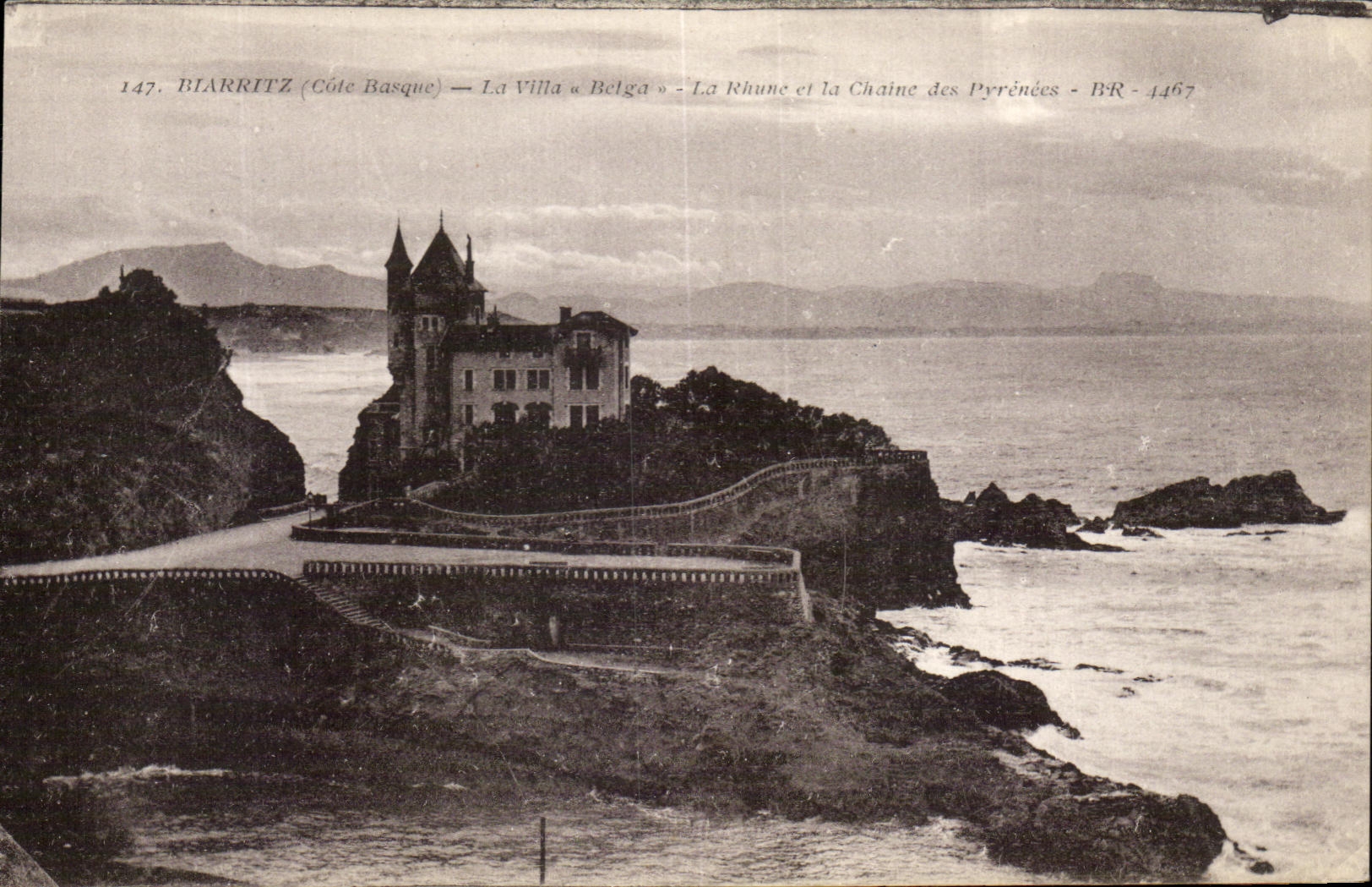 CPA Biarritz La Villa Belga Le Rhone et la Chaine des Pyrenees