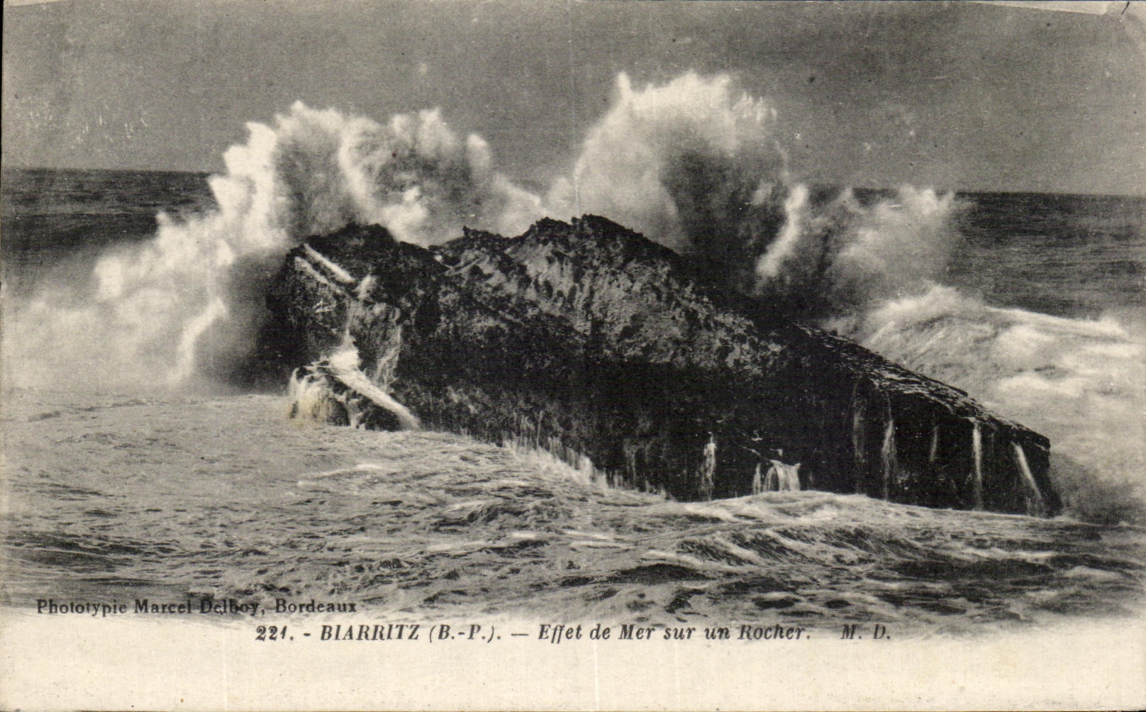 CPA Biarritz Effet de Mer Sur Un Rocher