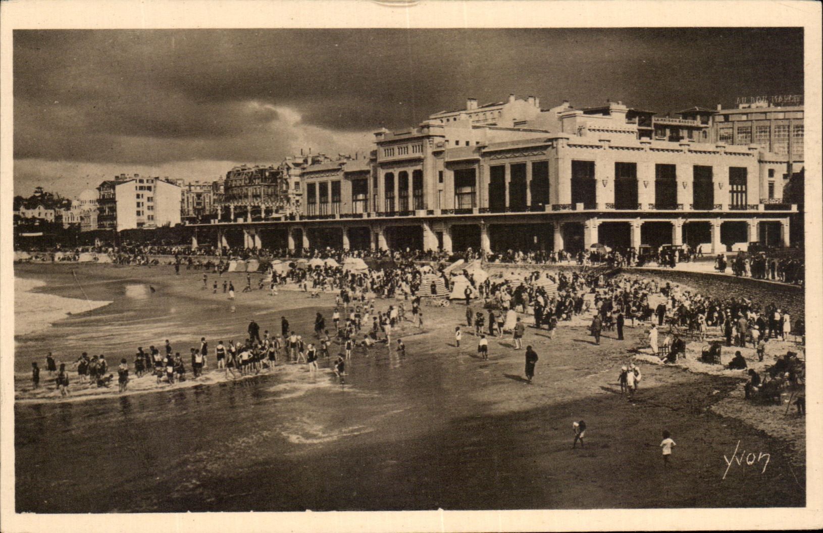 CPA Biarritz Le Casino et la Grande plage
