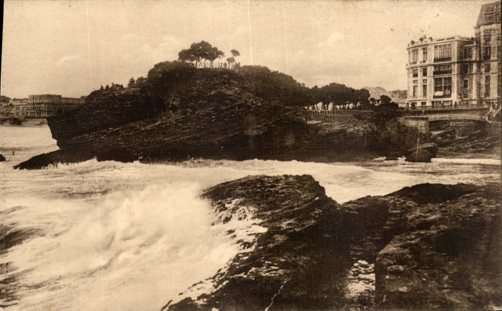 CPA BiarritzLe Rocher du Basta et la Rotonde de Bellevue