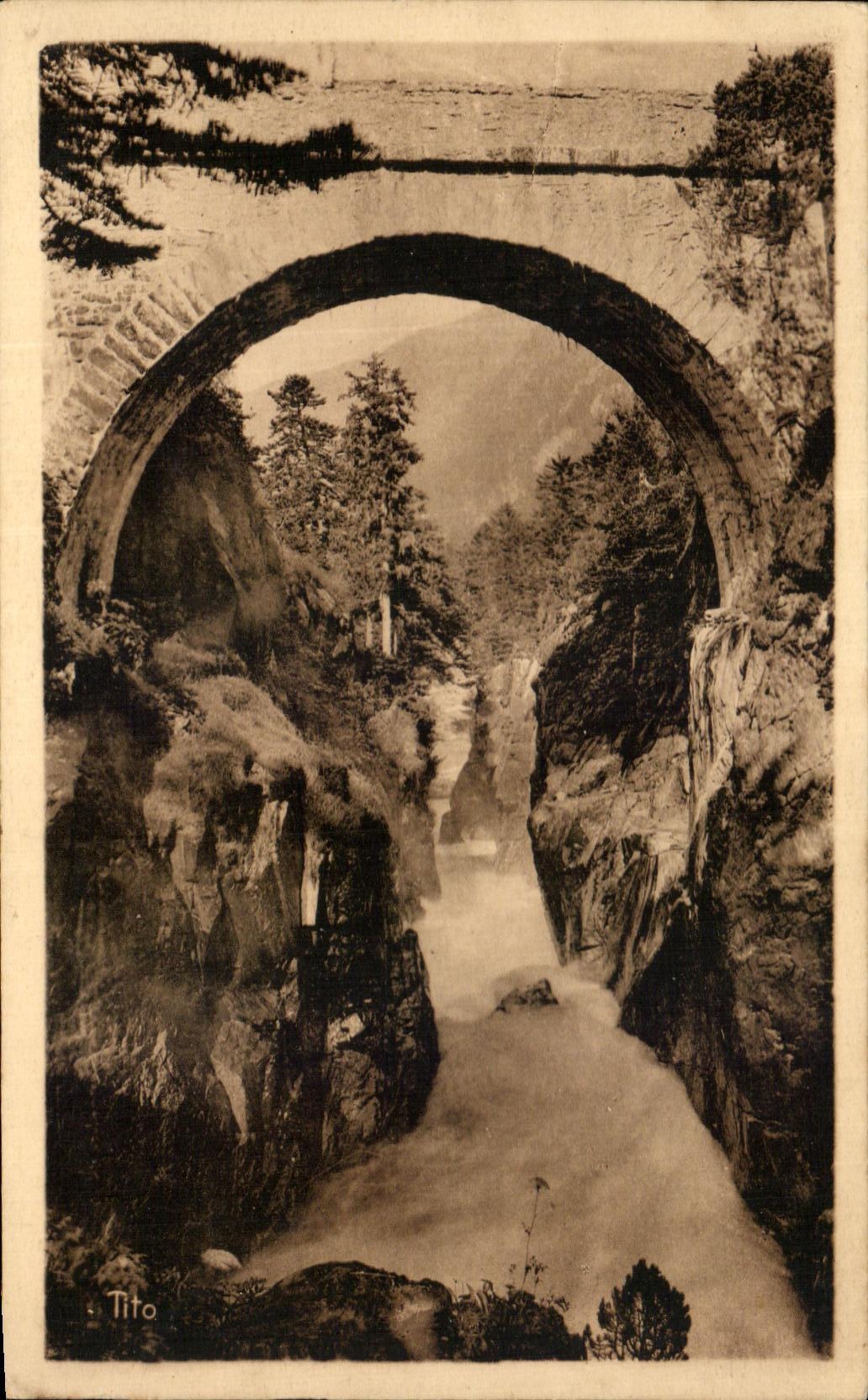 CPA Surroundings of Cauterets Pit of the bridge of Spain