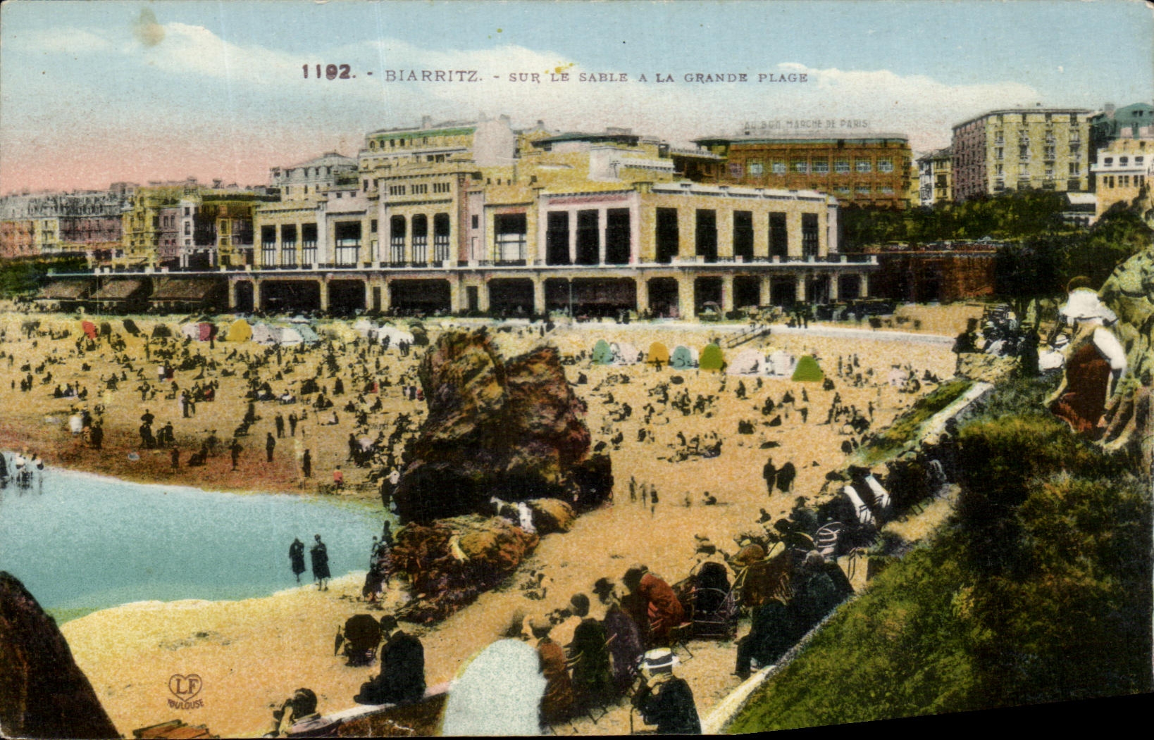 CPA Biarritz Sur Le Sable a la grande plage 
