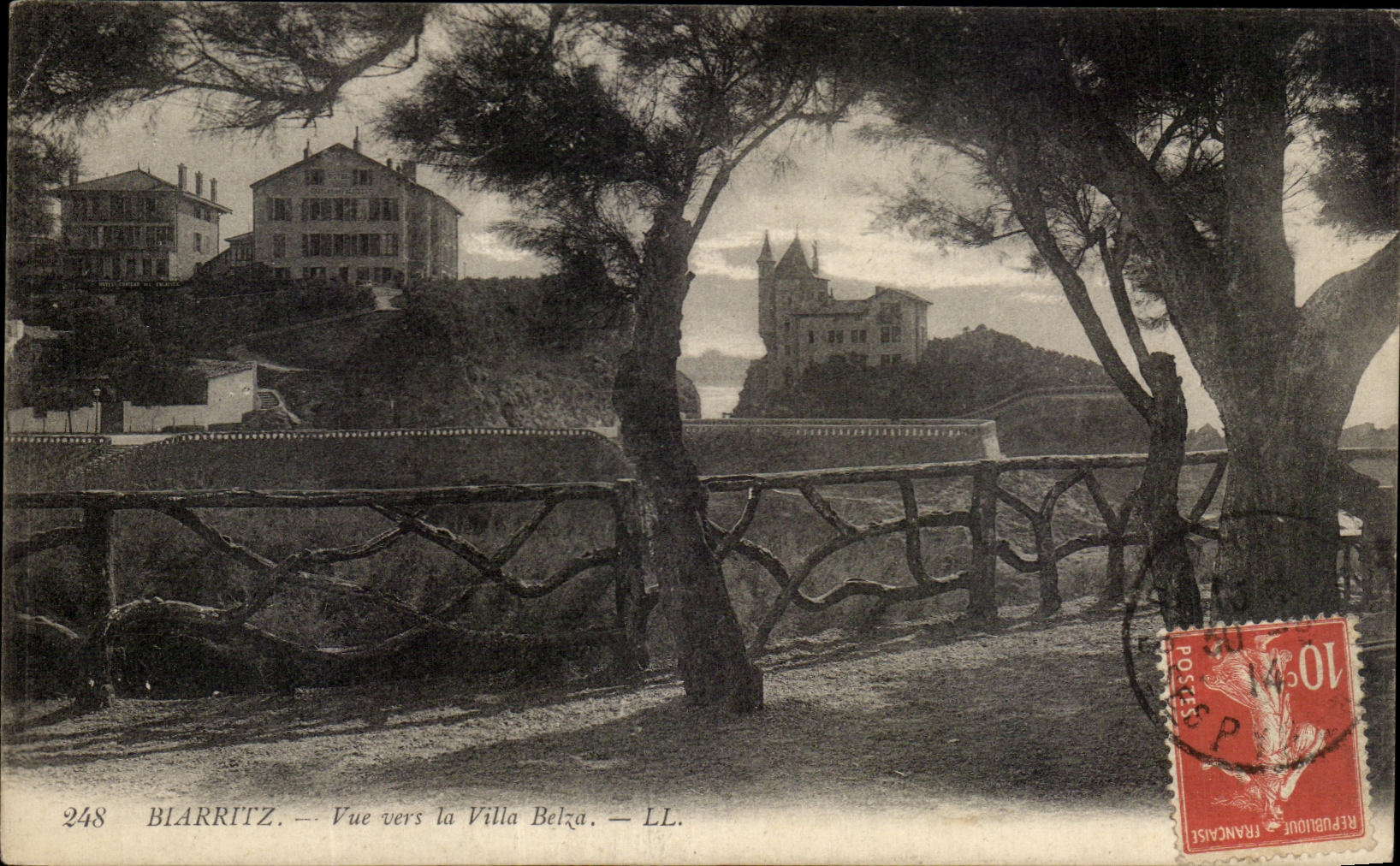 CPA Biarritz Vue Vers la Villa Belza