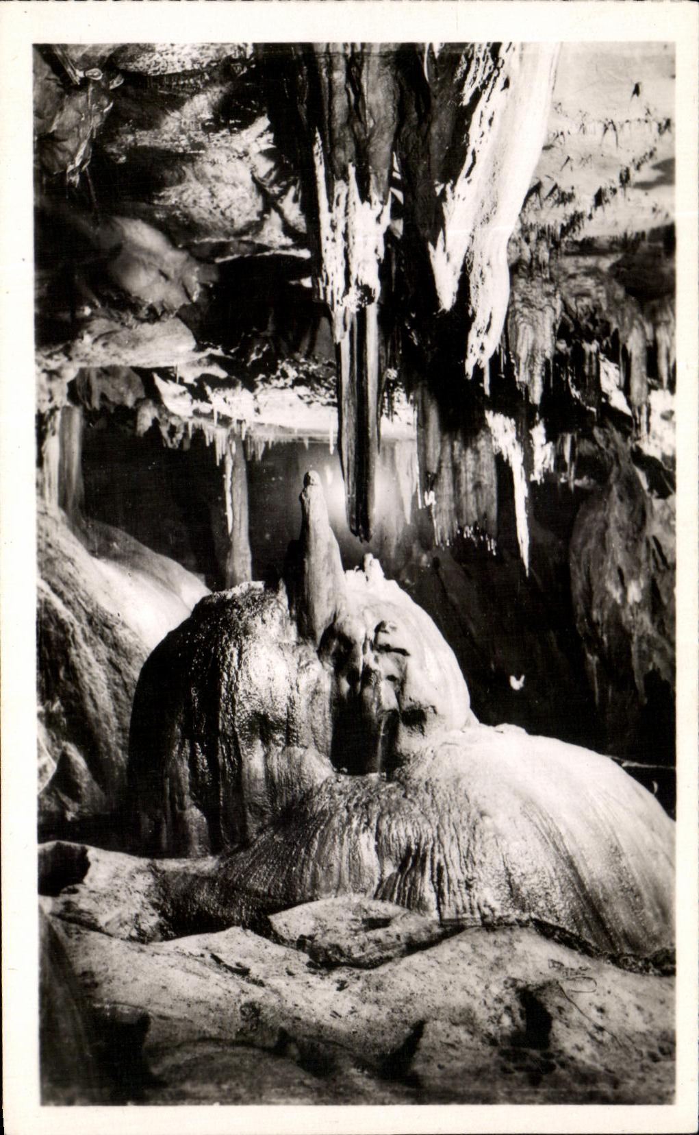 CPA Les Pyrenees Les Grottes de Betharram Jeanne d'Arc sur le Bucher