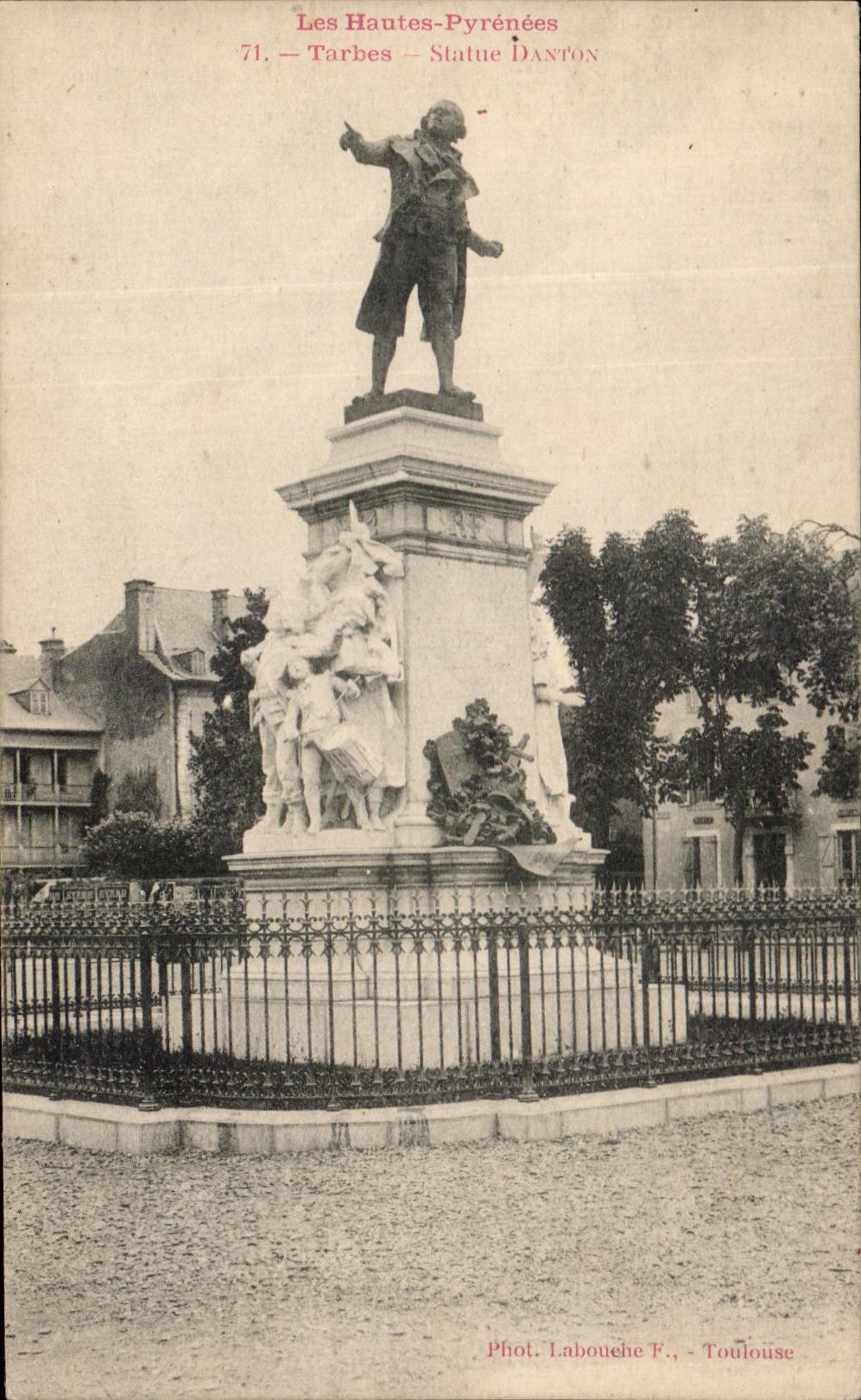 CPA Les Hautes Pyrenees Tarbes Statue Danton