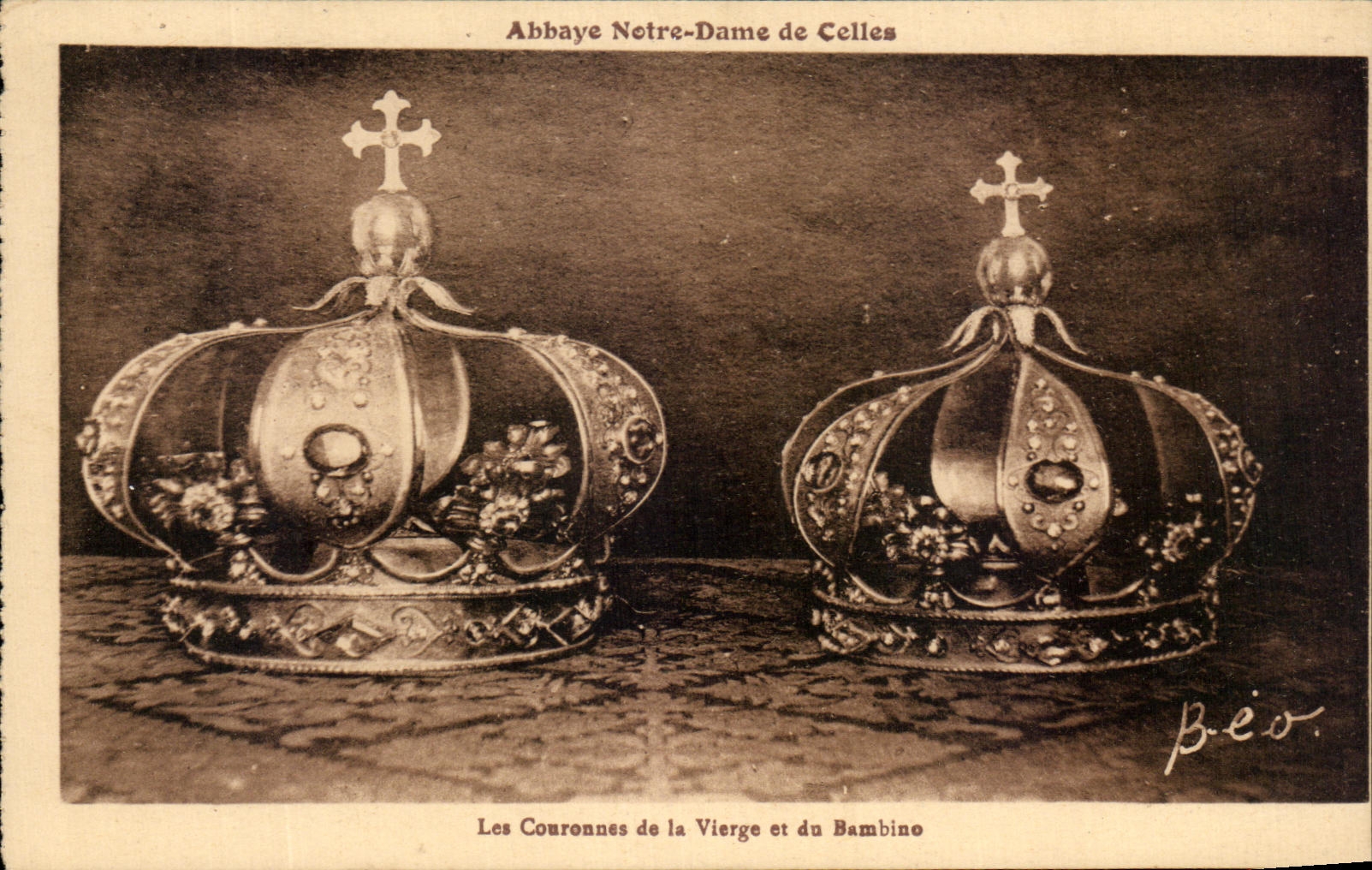 CPA Abbaye Notre Dame de Celles Les Couronnes de la Vierge et du Bambino