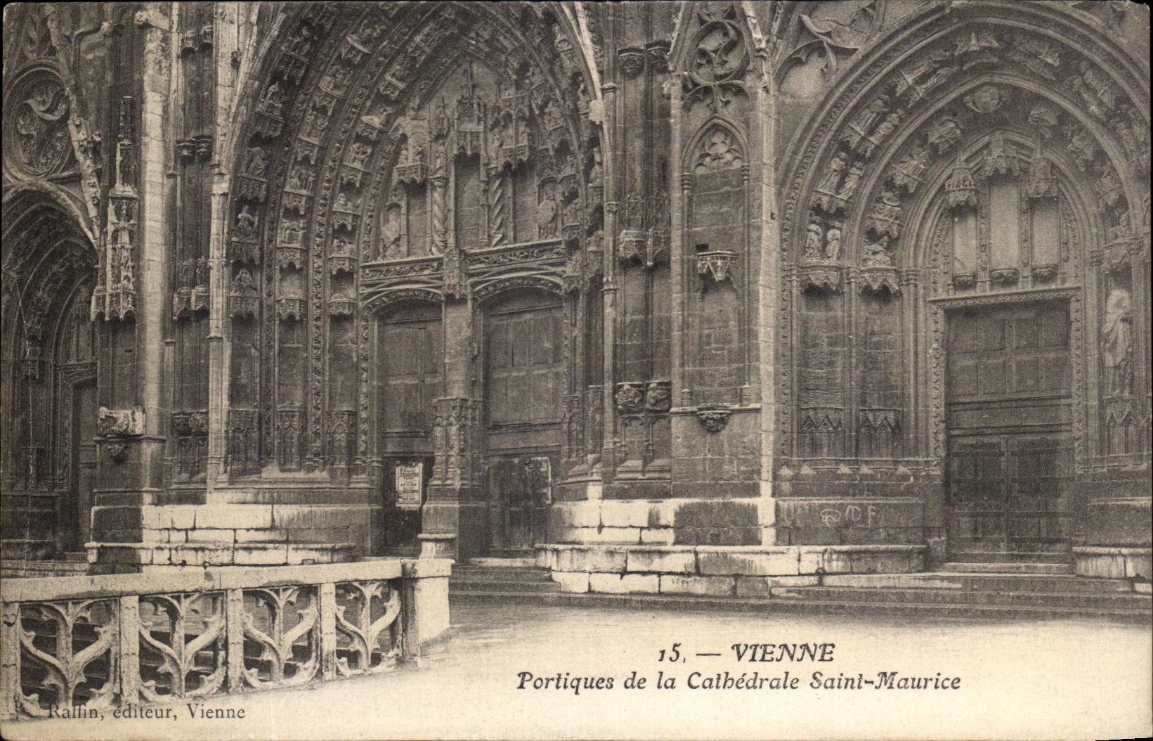 CPA Vienne Portiques De La Cathedrale Saint Maurice