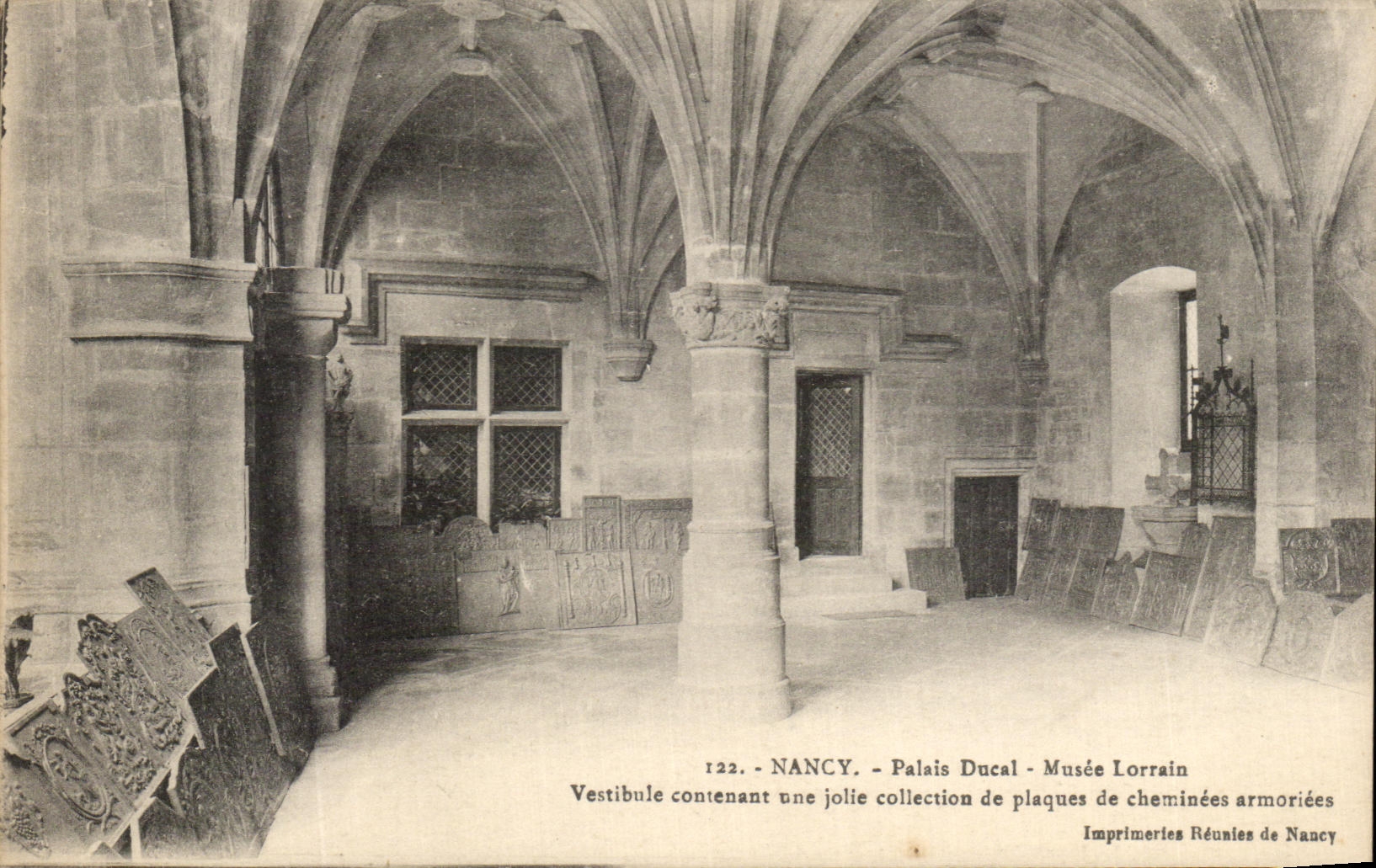 CPA Nancy Palais Ducal Musee Lorrain Vestibule Contenant une jolie collection de Plaques de Chominees armoriees