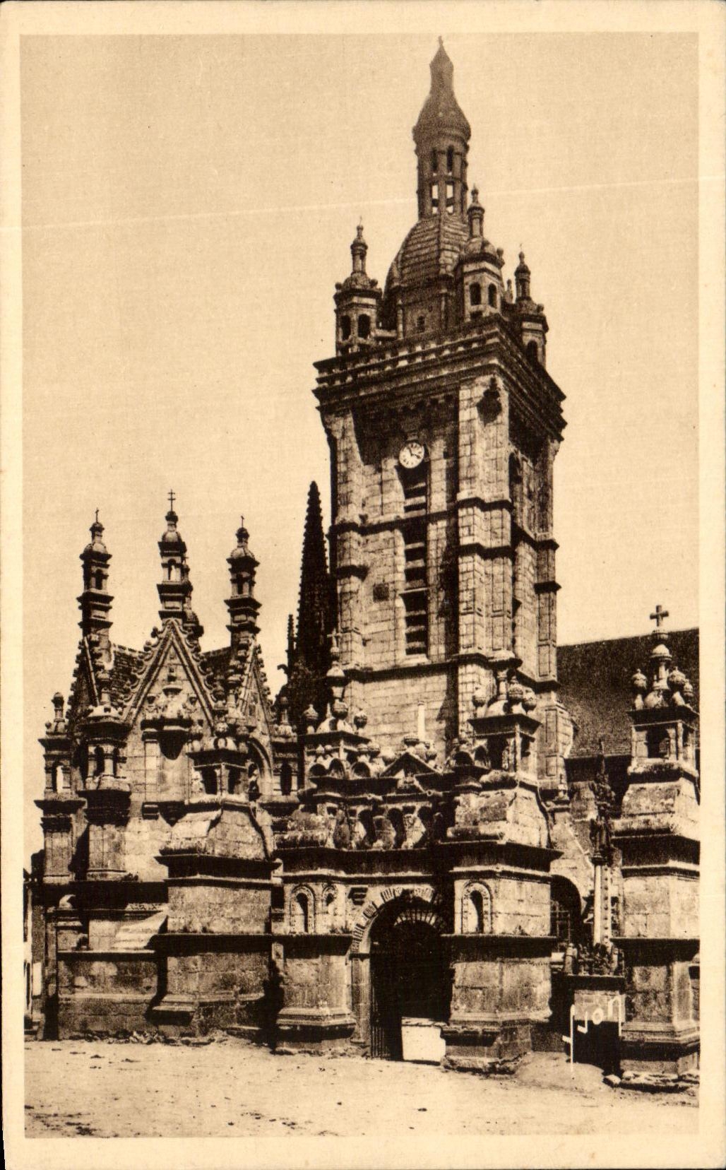 CPA Saint Thegonnec L'eglise Facade et porche