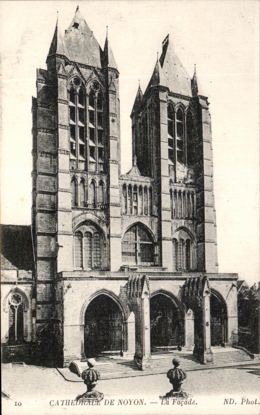 CPA Cathedrale De Noyon La Facade