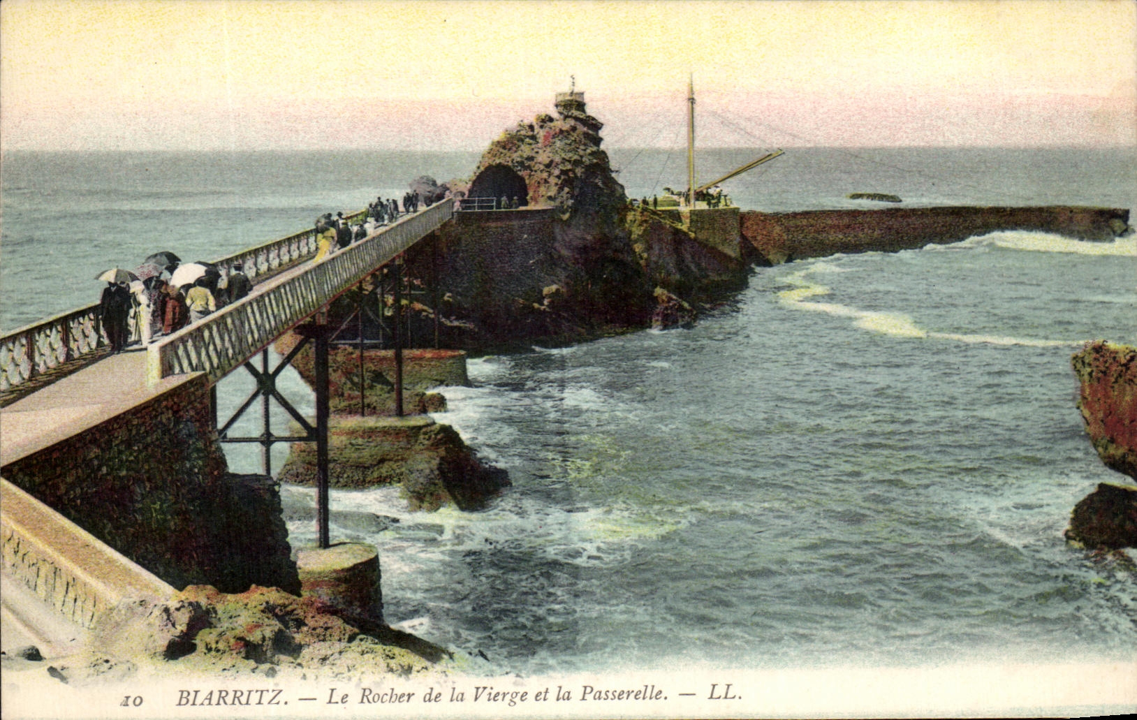 CPA Biarritz Le Rocher de La Vierge et la Passerelle