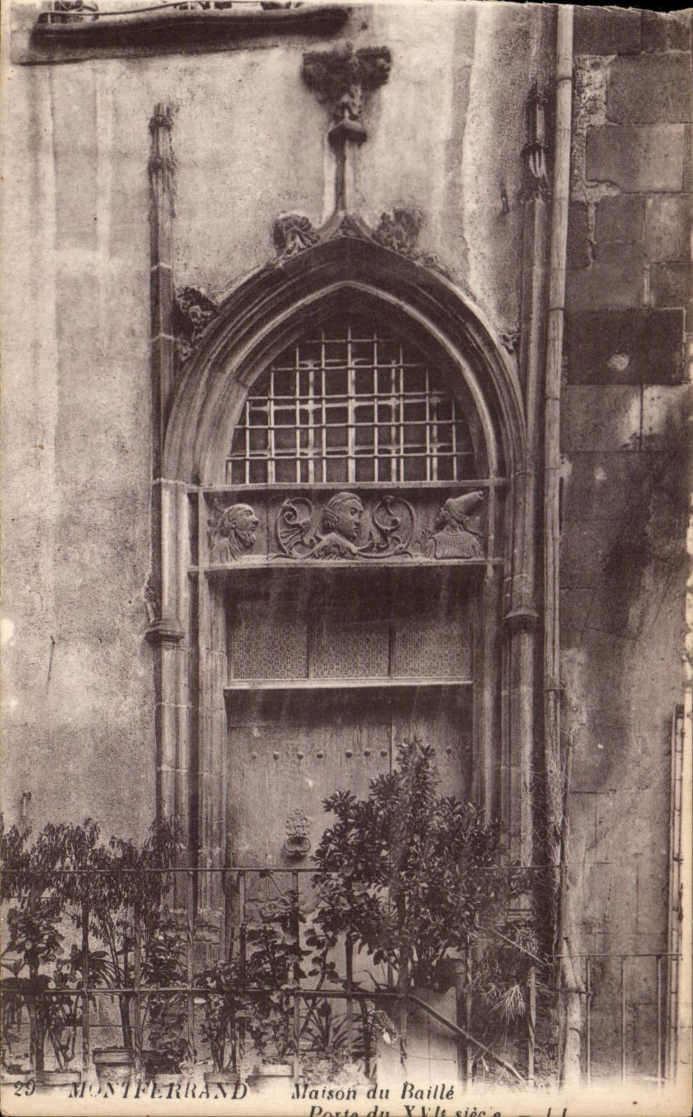 CPA Montferrand Maison Du Baille Porte Du 16eme