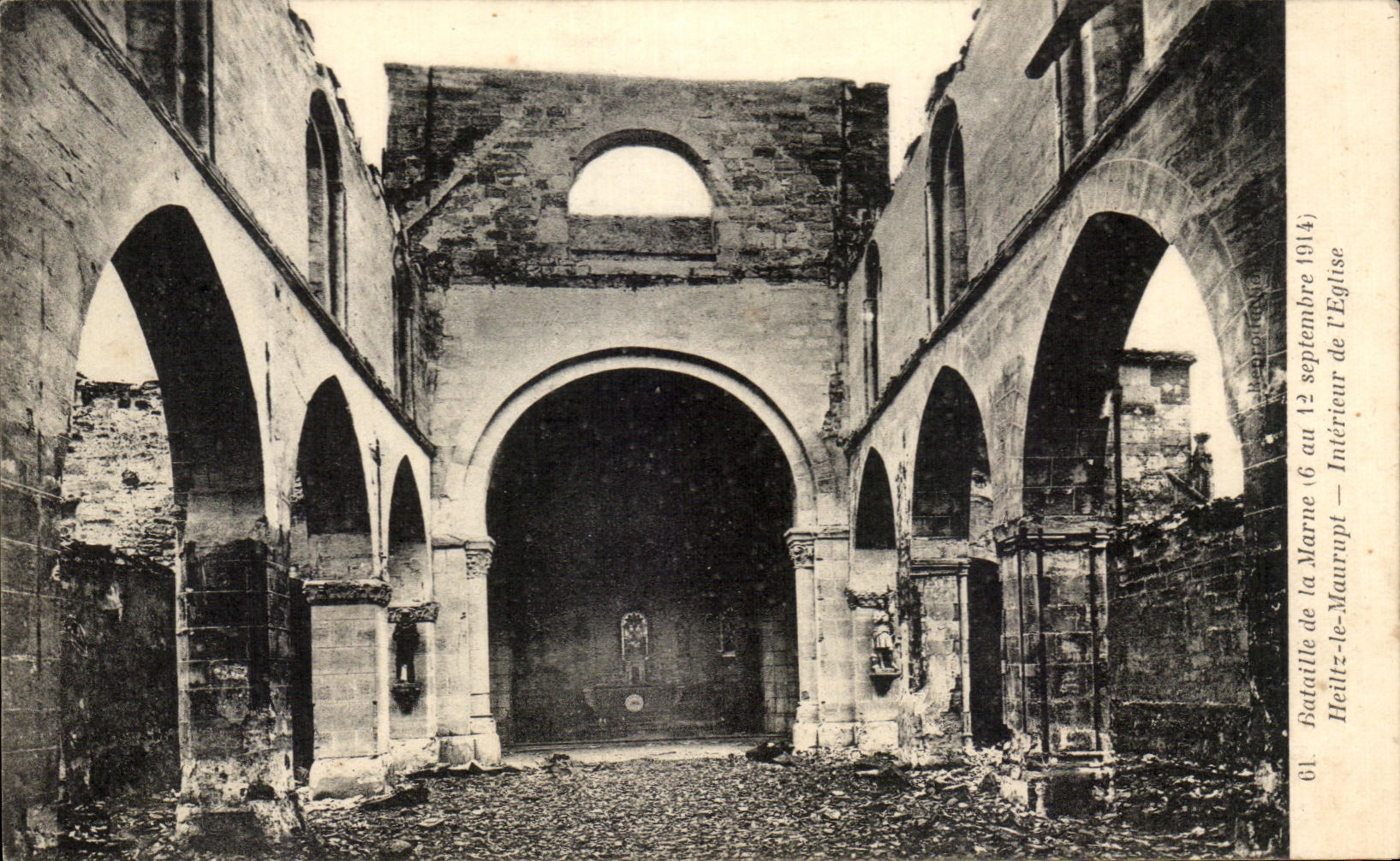CPA Bataille de la Marne Heiltz le Maurupt Interieur de I'Eglise Militaria