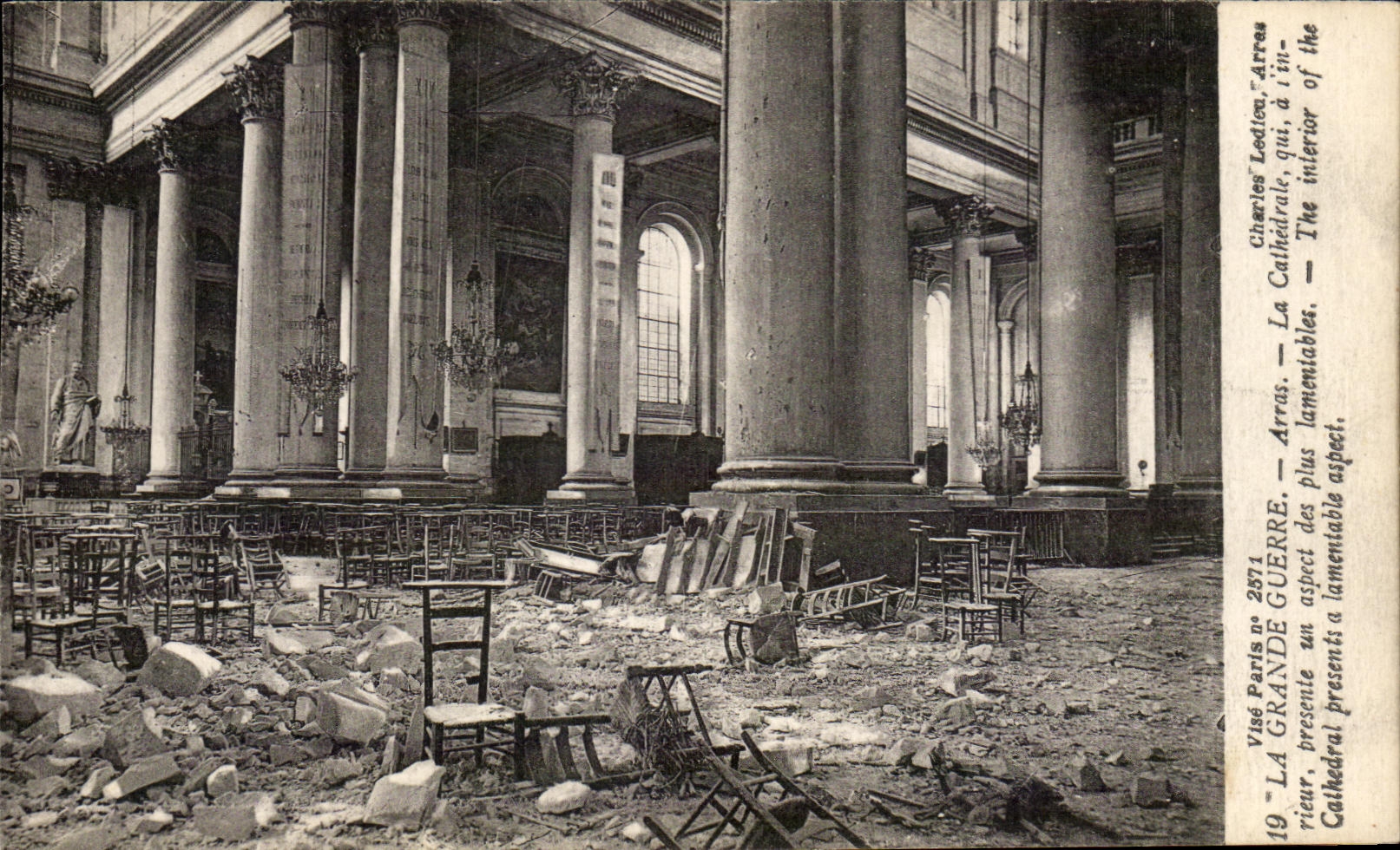 CPA La Grande Guerre Arras La Cathedrale Militaria