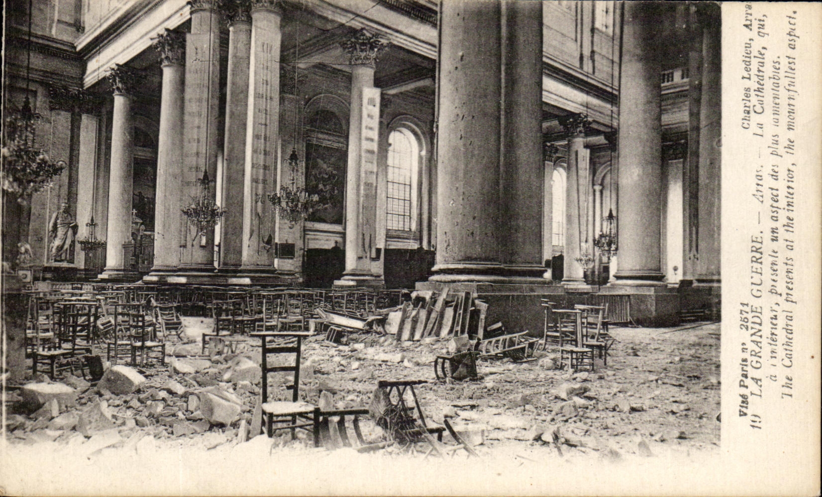 CPA La Grande Guerre Charles Arras La cathedrale Militaria